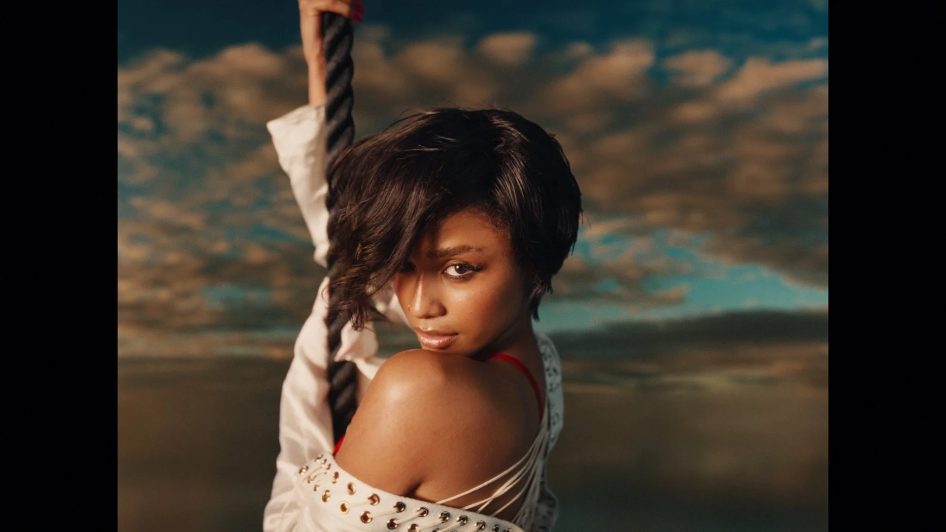 BLISS 25.05.mov_08_0527_BLISS_27_05_1.16.1.jpg