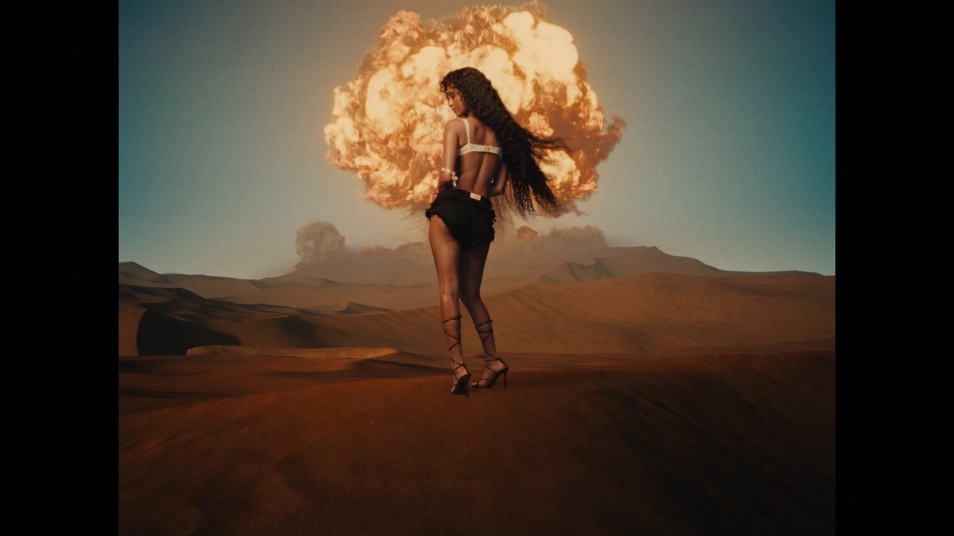 BLISS 25.05.mov_08_0527_BLISS_27_05_1.1.1.jpg