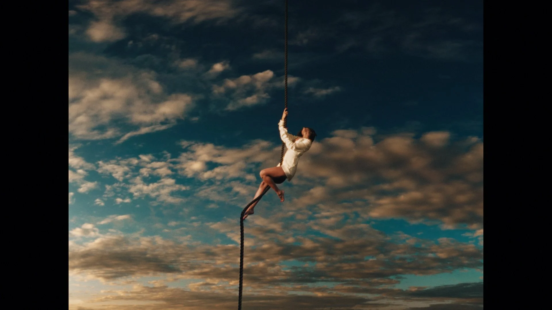 BLISS 25.05.mov_08_0527_BLISS_27_05_1.44.1.jpg