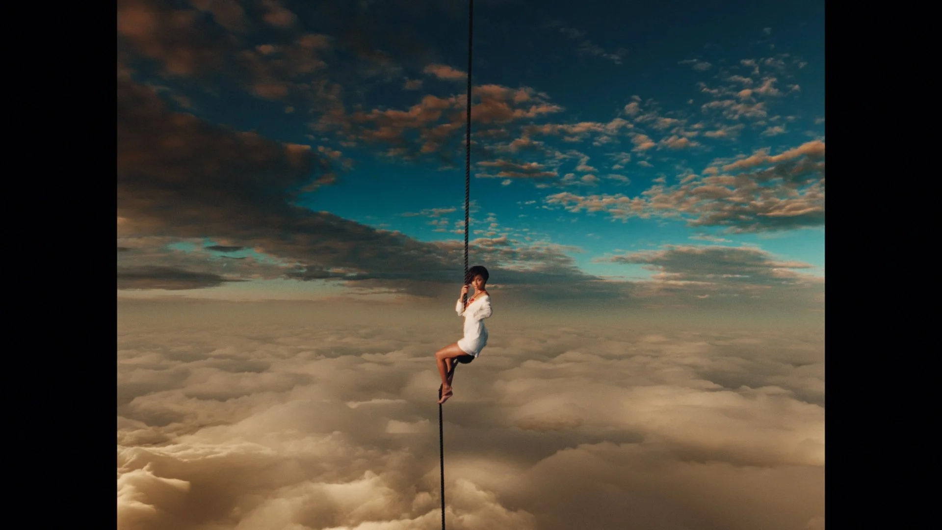 BLISS 25.05.mov_08_0527_BLISS_27_05_1.41.1.jpg