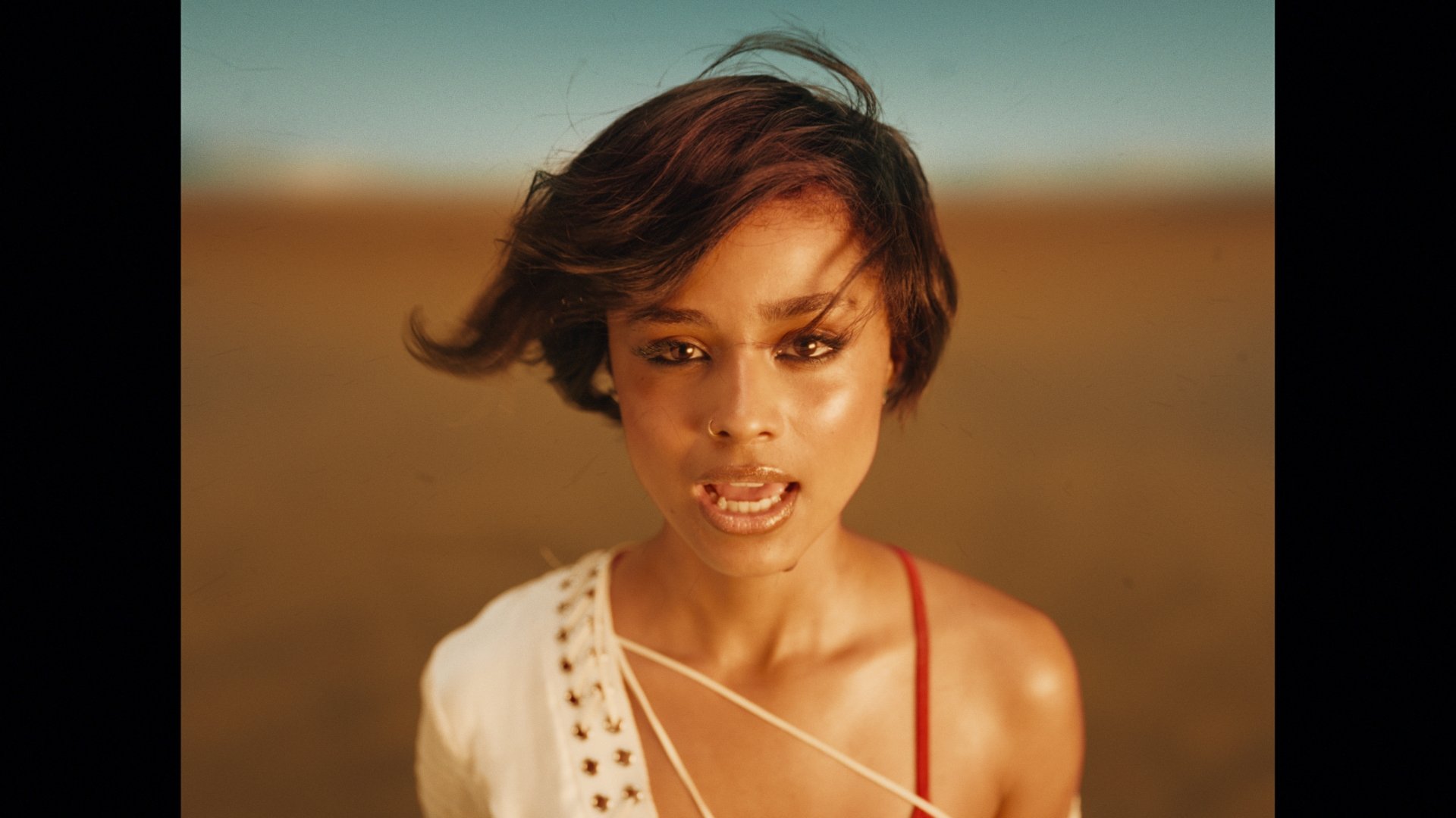 BLISS 25.05.mov_08_0527_BLISS_27_05_1.65.1.jpg