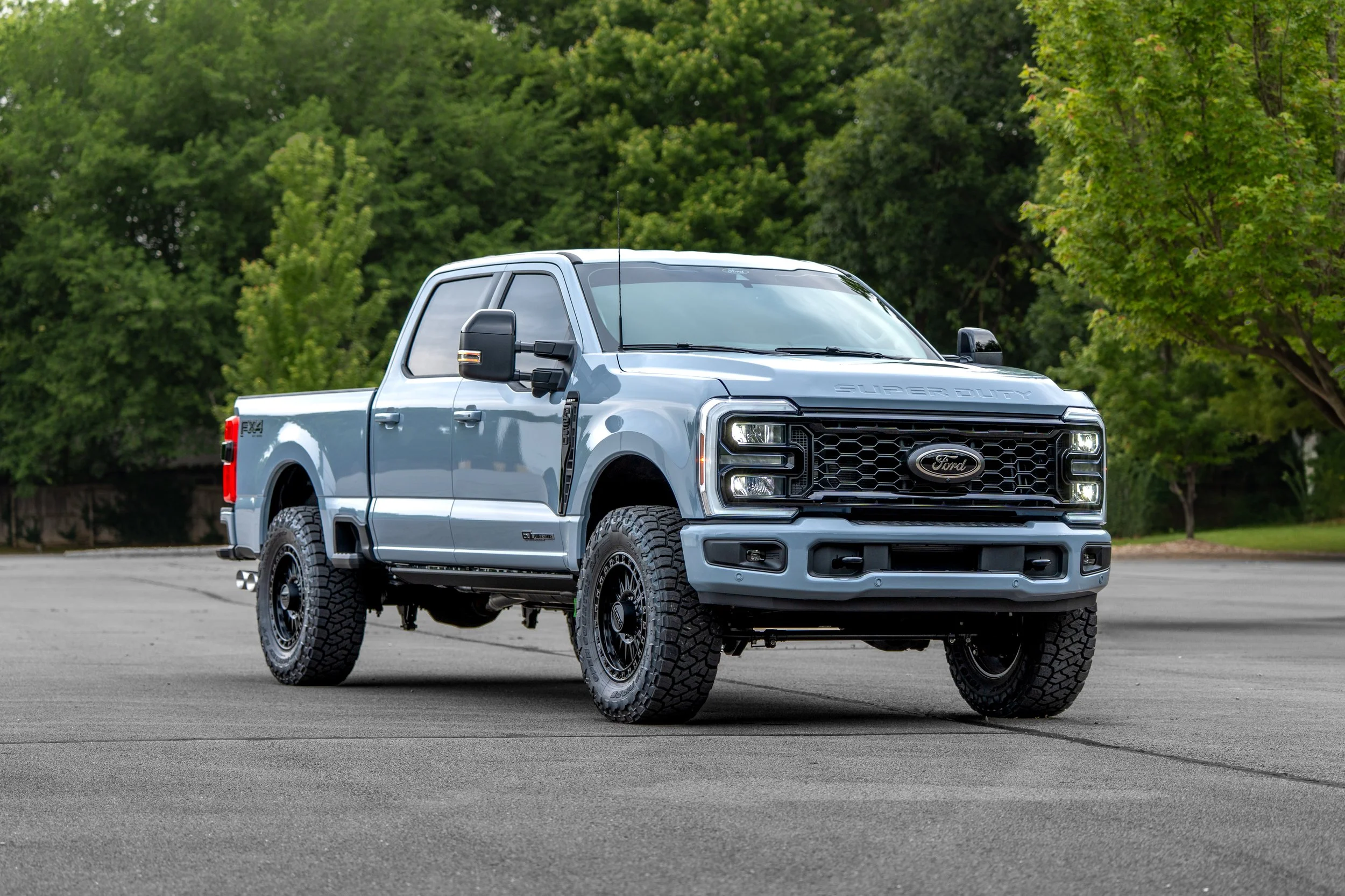 AJ F-250 Lariat - Glacier Grey-5.jpg