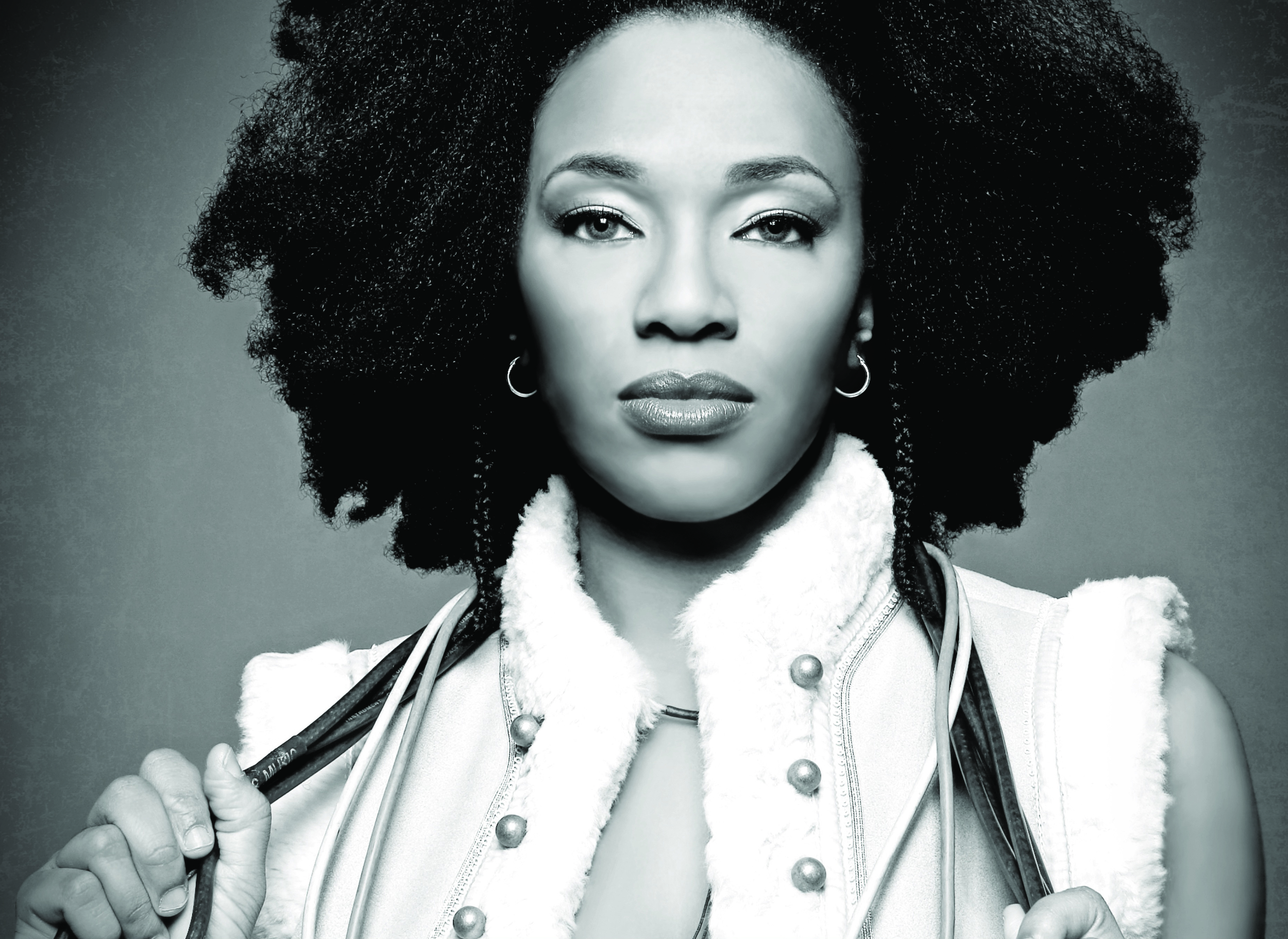 doria-roberts-promo-photo.jpg