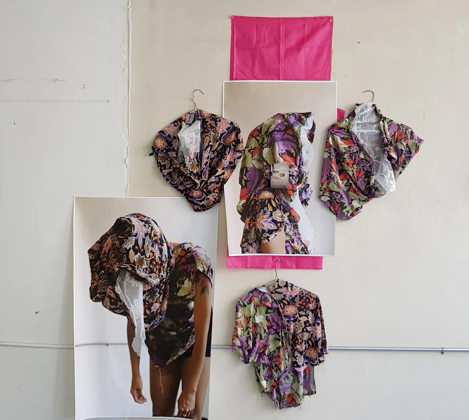 A(D)DRESS (Español debajo) 2018 Space / body. Memory / history. Relationships / the self. La isla / la mente. Emoción / realidad. Yo. Tu. Old family photographs. Thread. Clothes that belonged to my mother and then I used for years. Deconstruct