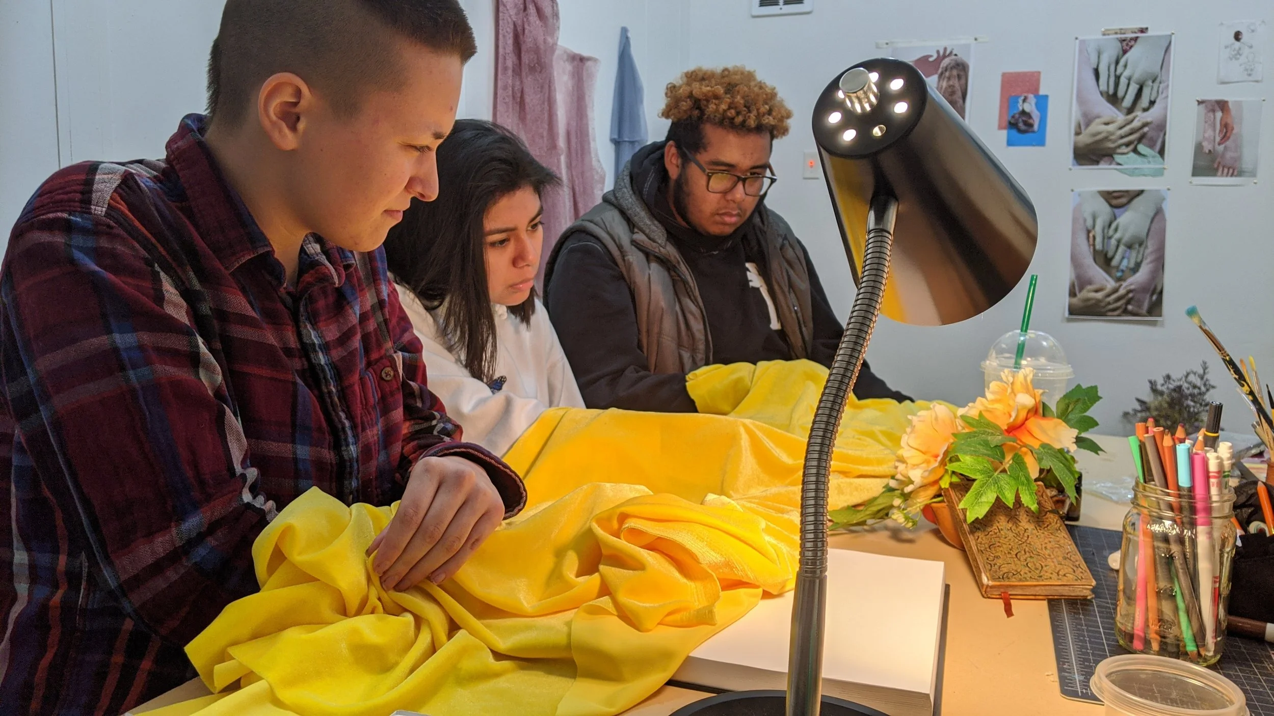 Mentees with Smack Mellon Art Ready program, blind contour 