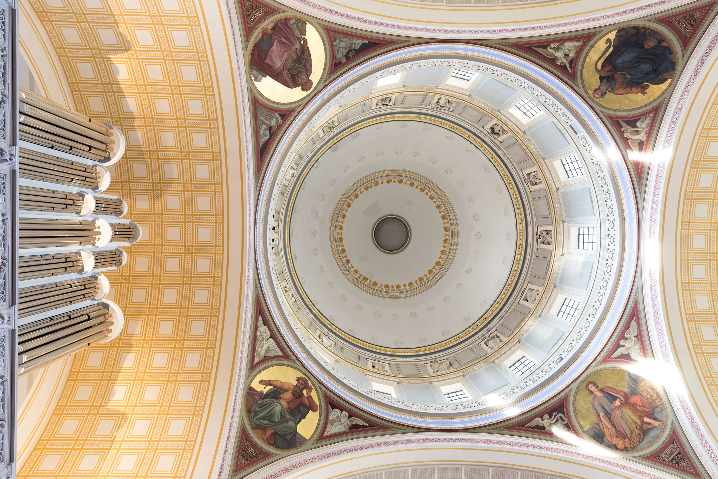 Potsdam---NikolaikircheInt.jpg
