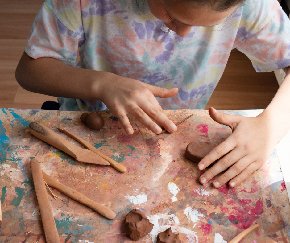 Clay Hands Wallhanging, Gr 2-4