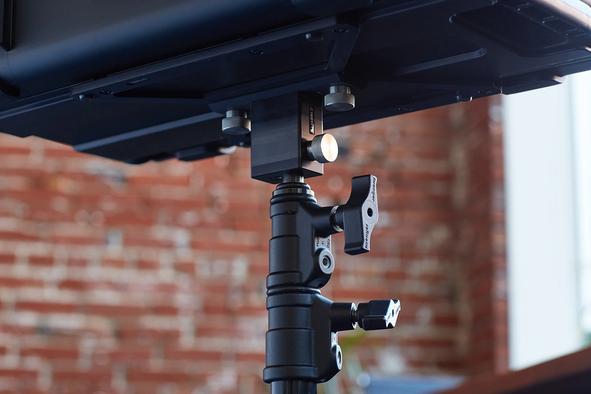 The stand mount. All components are easily removable and it can also be attached to a tripod.