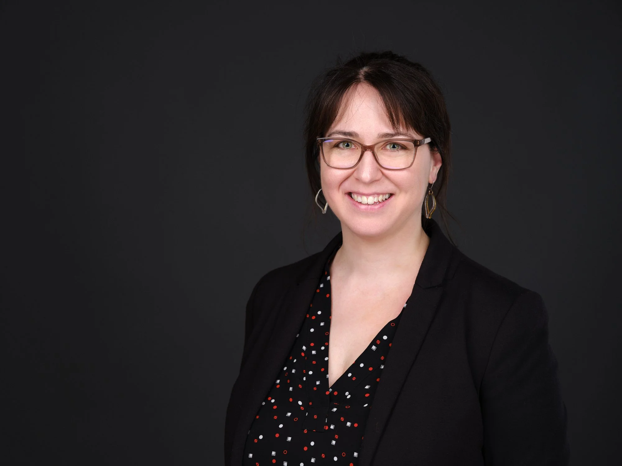  Anne-Marie D'Aoust est professeure titulaire de science politique à l'Université du Québec à Montréal et titulaire de la Chaire de recherche du Canada sur la gouvernance sécuritaire des corps la mobilité et les frontières (GSCM,  https://gscmf.uqam.