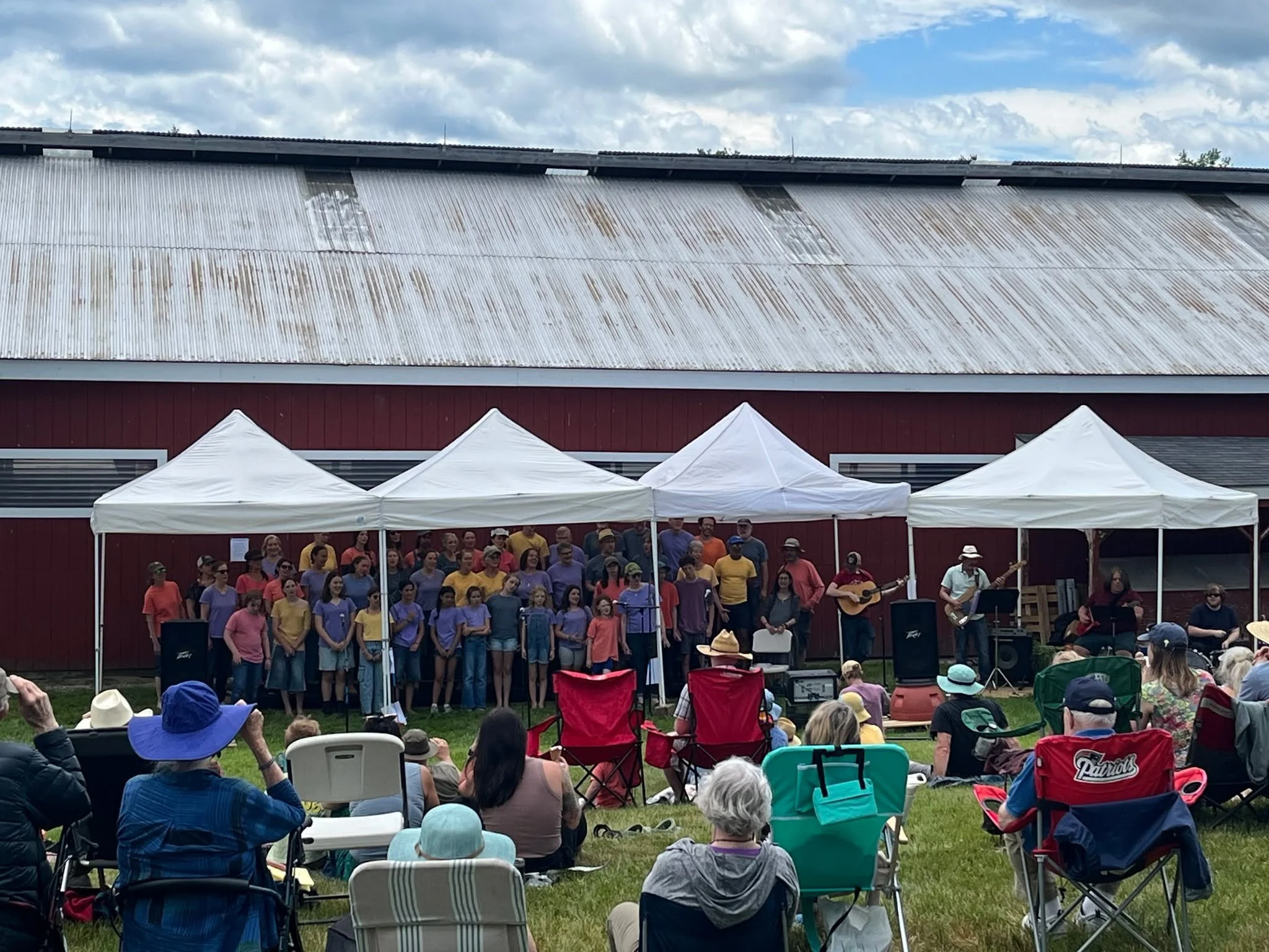 A very big "thank you" to the @familyfolkchorale for entertaining us this past weekend! It was a beautiful day and a fantastic event. 

Thanks to all who came out to see the show, eat an ice cream cone, and purchase veggies at our first Pop