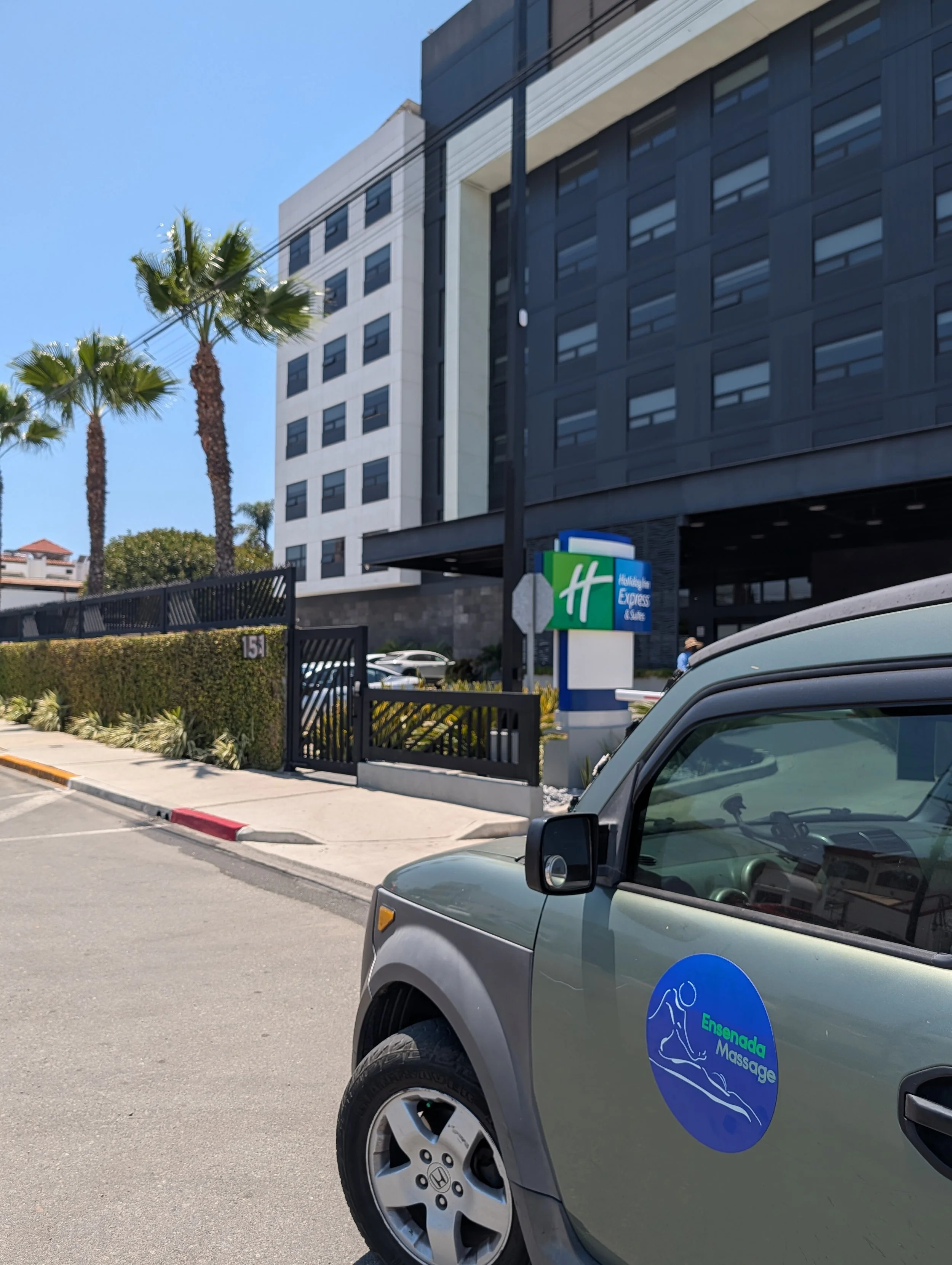 Holiday-Inn-Express-Massage.jpg