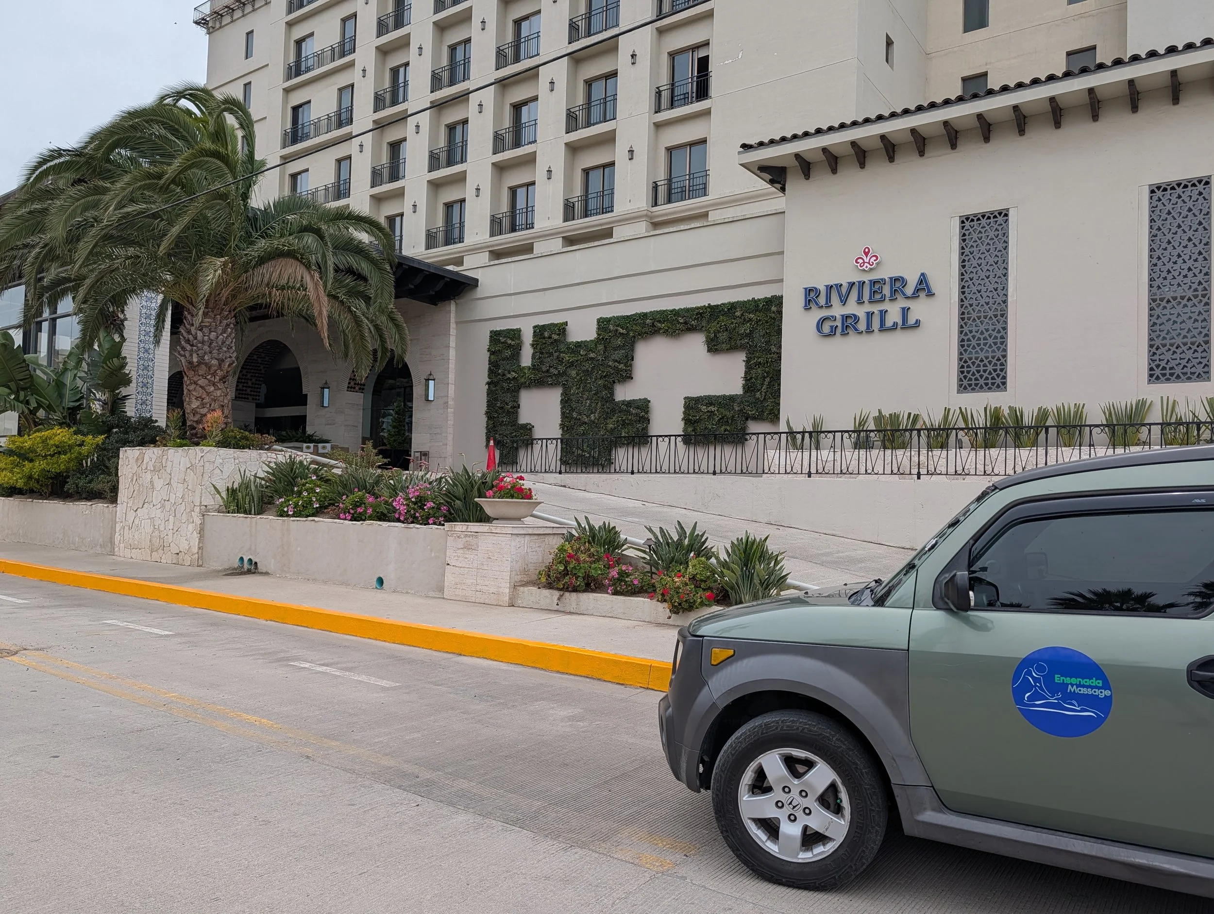 masaje-lucerna-moderna-ensenada.jpg