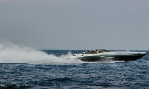 Rick DenBoer piloted this unbelievable 46' Skater with twin 1350s. 