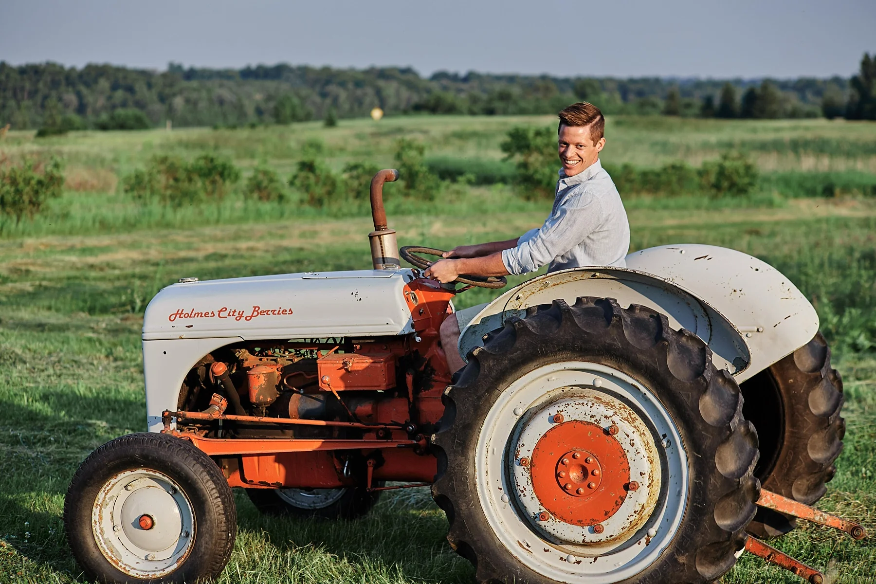 Strawberry-Farm-Engagement-Session-Alexandria-Minnesota-Outdoor_0193.jpg
