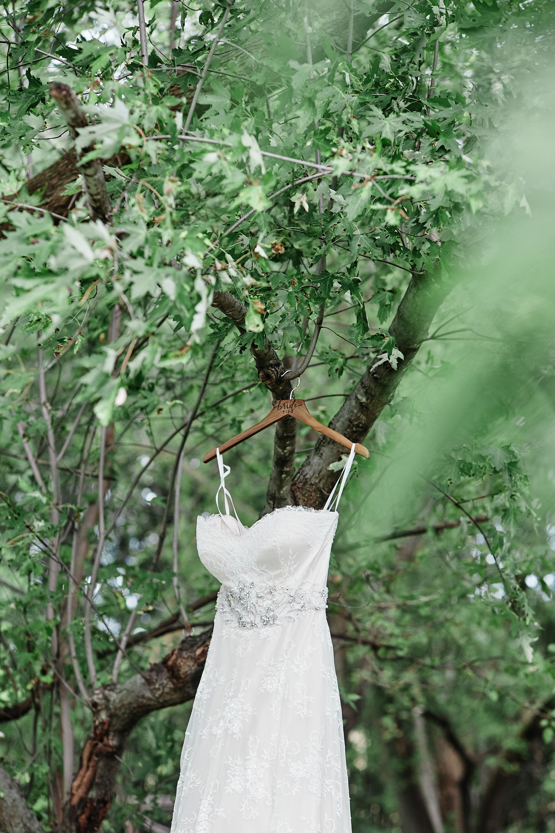 Bloom-Lake-Barn-Wedding-Schafer-Minnesota-Outdoor_0220.jpg