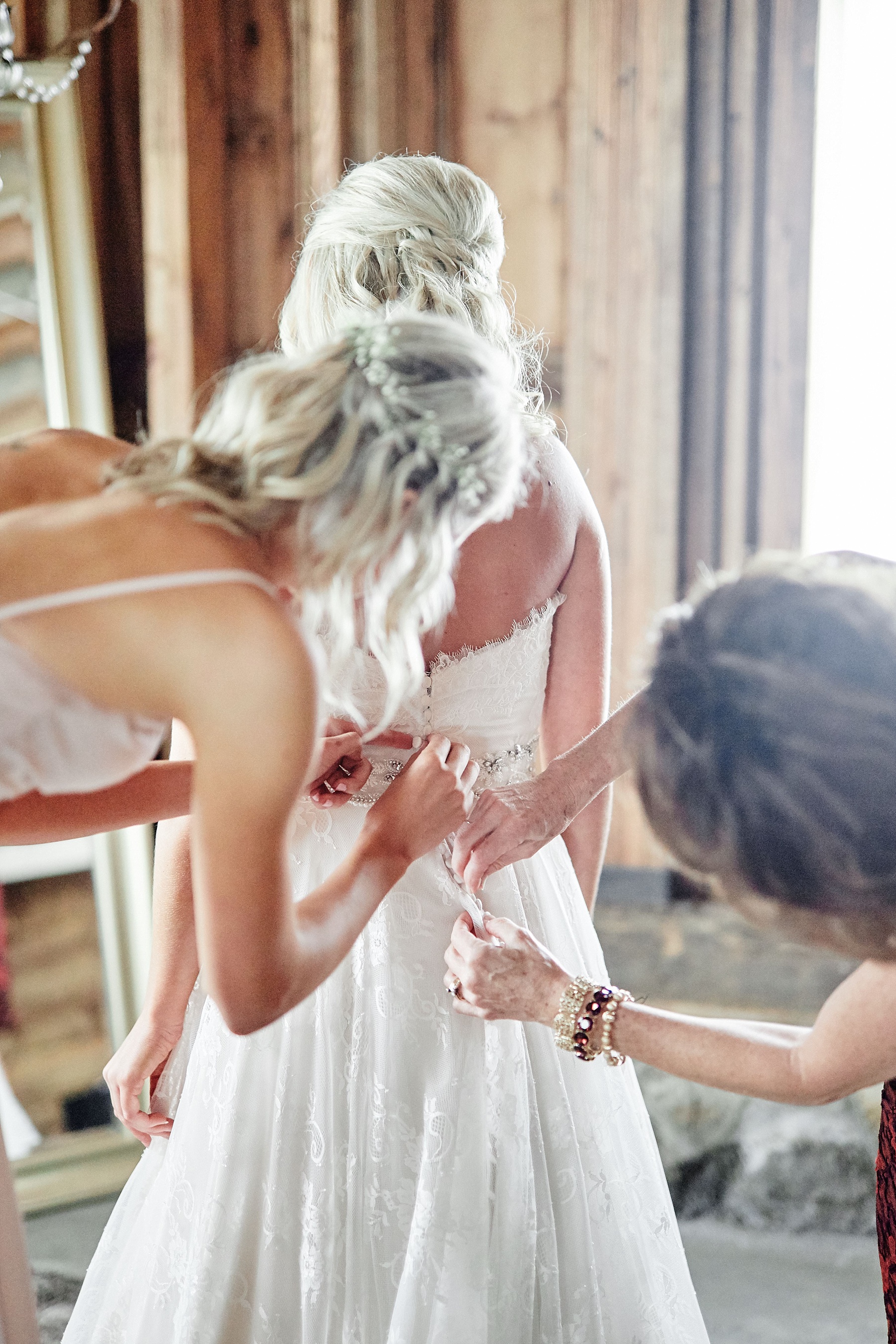 Bloom-Lake-Barn-Wedding-Schafer-Minnesota-Outdoor_0233.jpg