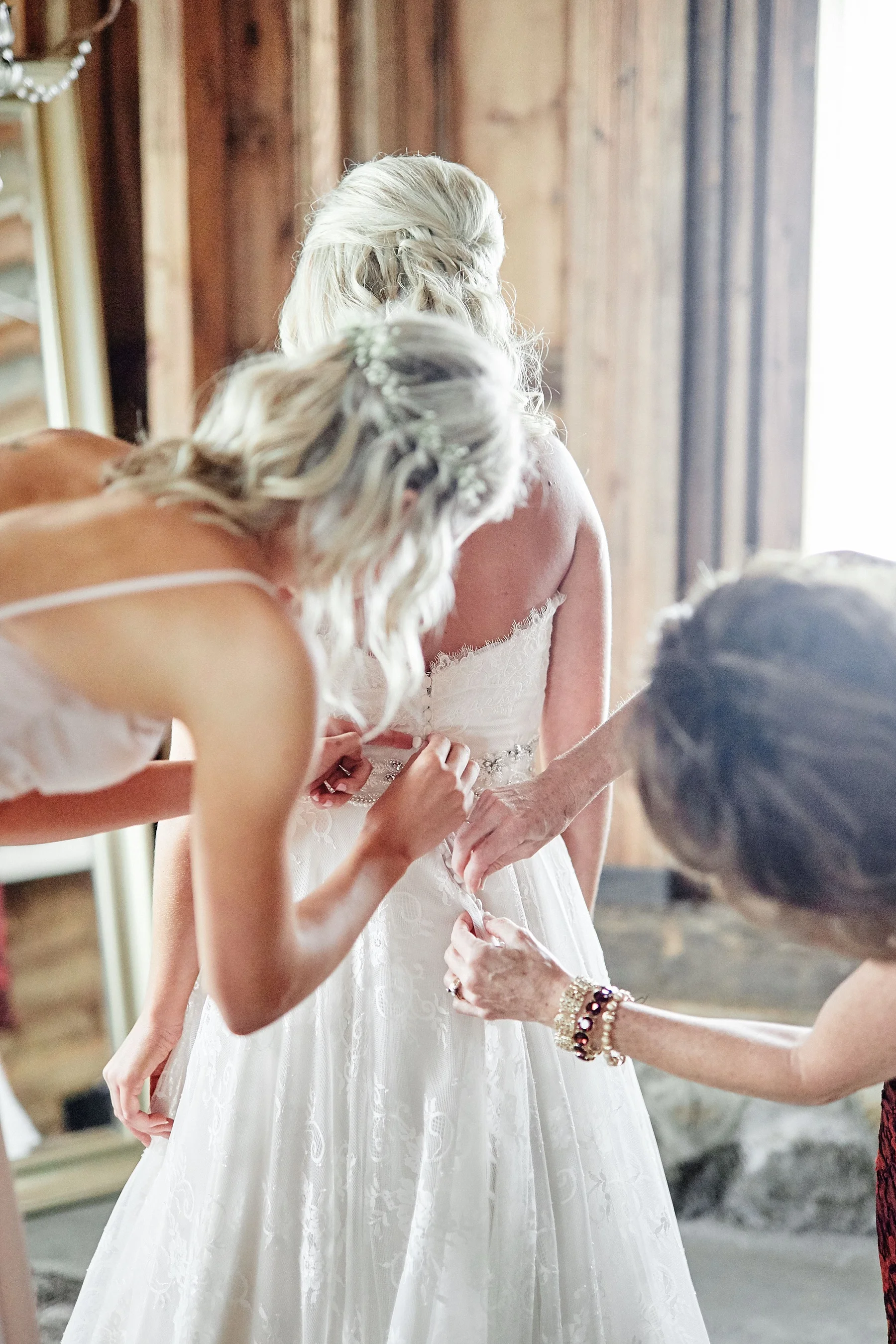 Bloom-Lake-Barn-Wedding-Schafer-Minnesota-Outdoor_0233.jpg