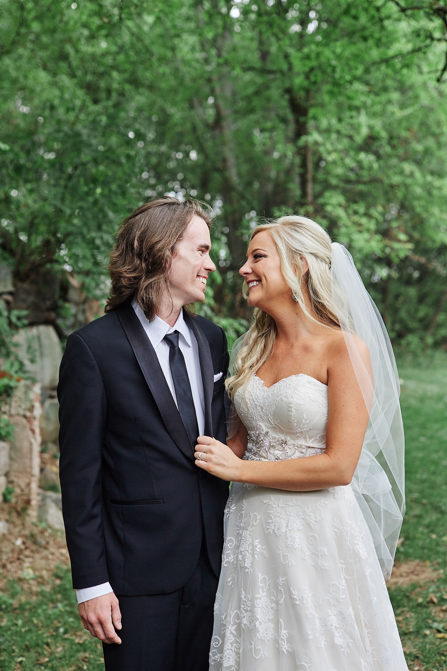 Bloom-Lake-Barn-Wedding-Schafer-Minnesota-Outdoor_0239.jpg