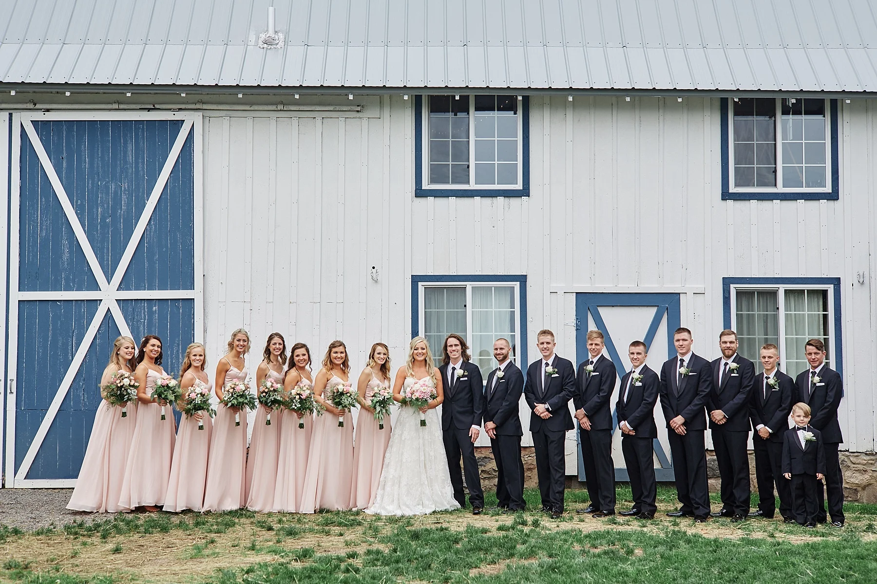 Bloom-Lake-Barn-Wedding-Schafer-Minnesota-Outdoor_0251.jpg