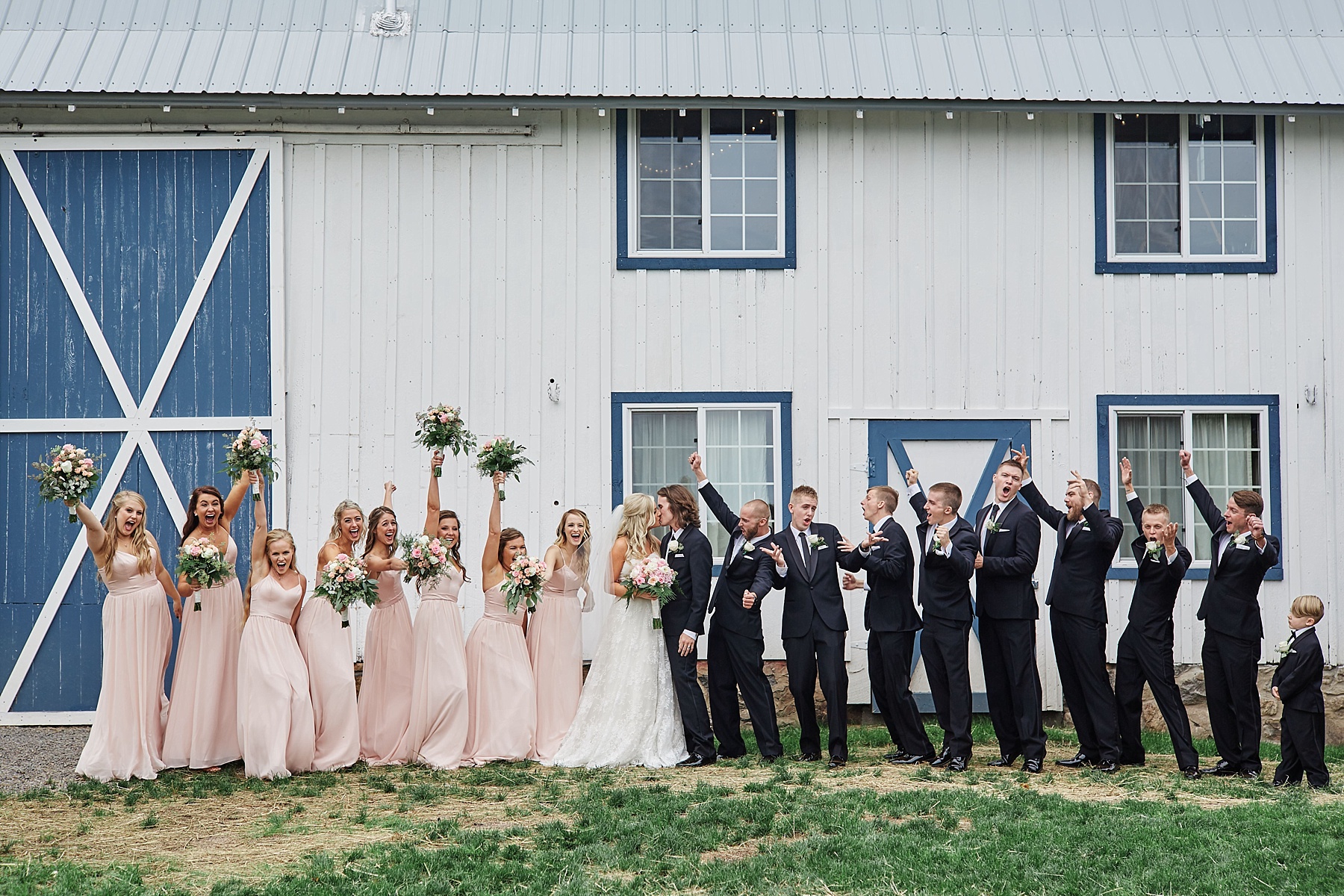 Bloom-Lake-Barn-Wedding-Schafer-Minnesota-Outdoor_0252.jpg