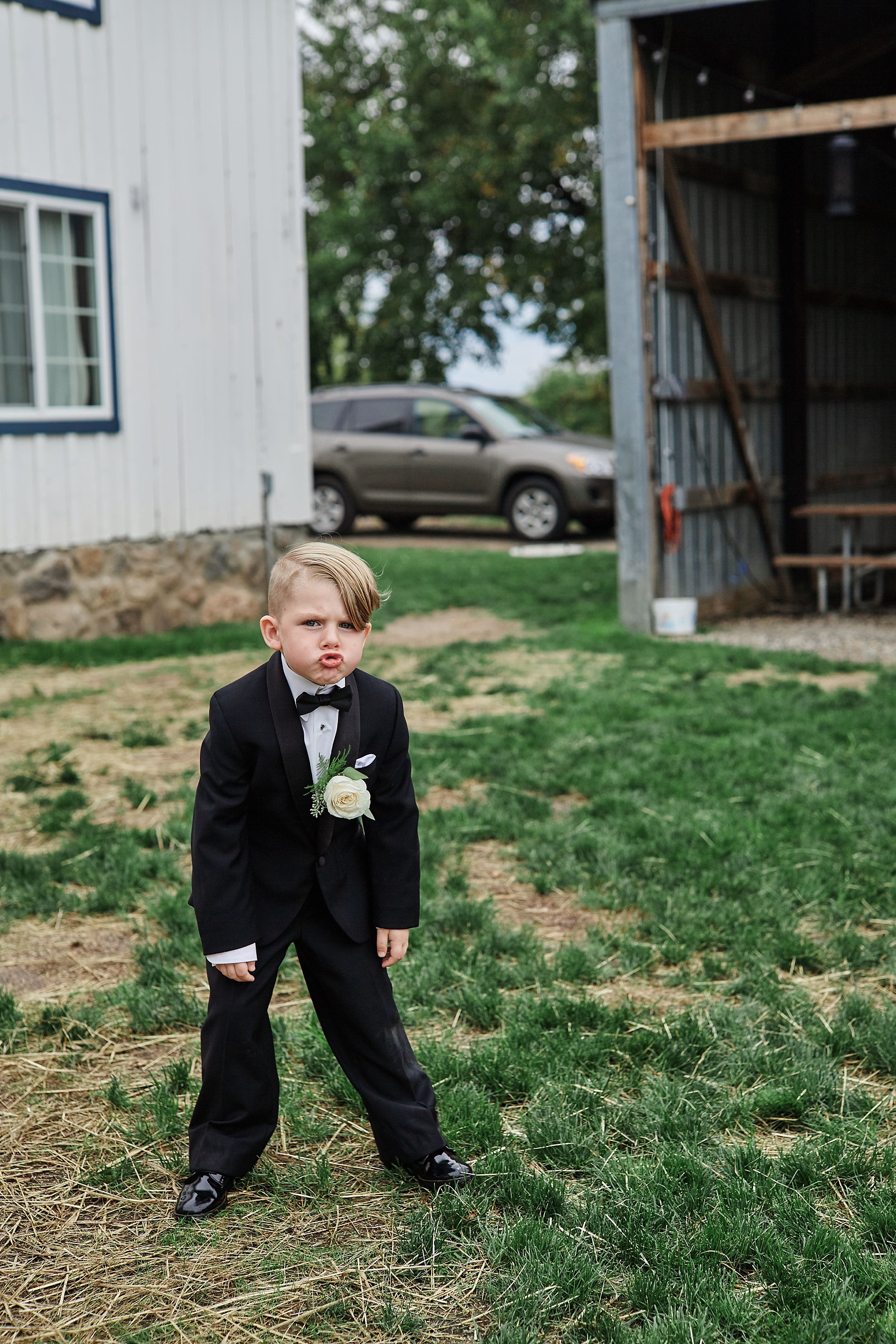 Bloom-Lake-Barn-Wedding-Schafer-Minnesota-Outdoor_0256.jpg