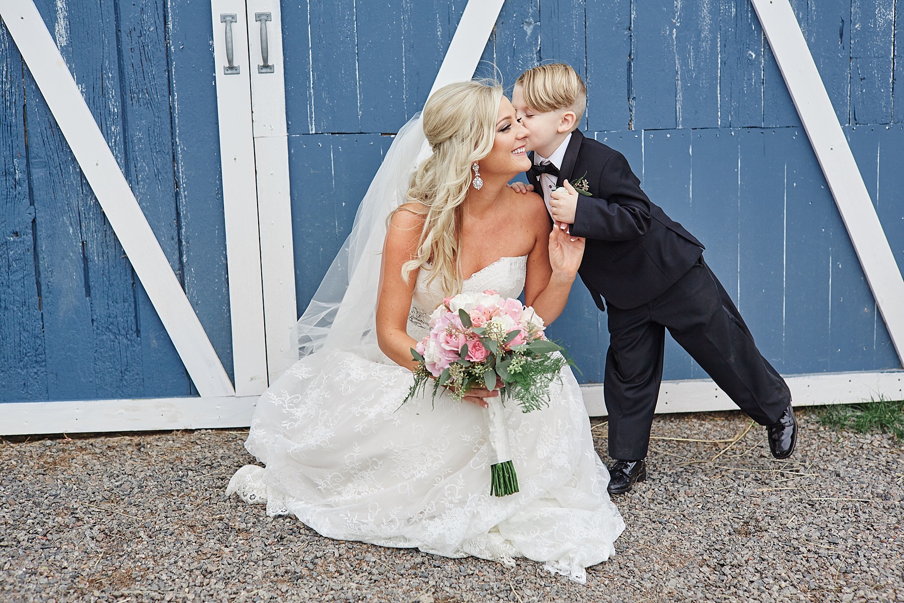 Bloom-Lake-Barn-Wedding-Schafer-Minnesota-Outdoor_0258.jpg