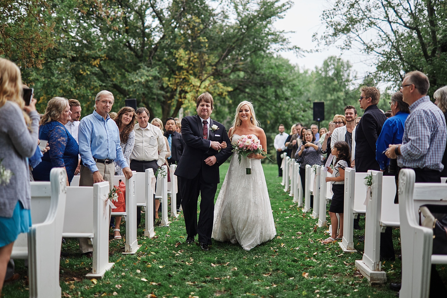 Bloom-Lake-Barn-Wedding-Schafer-Minnesota-Outdoor_0290.jpg