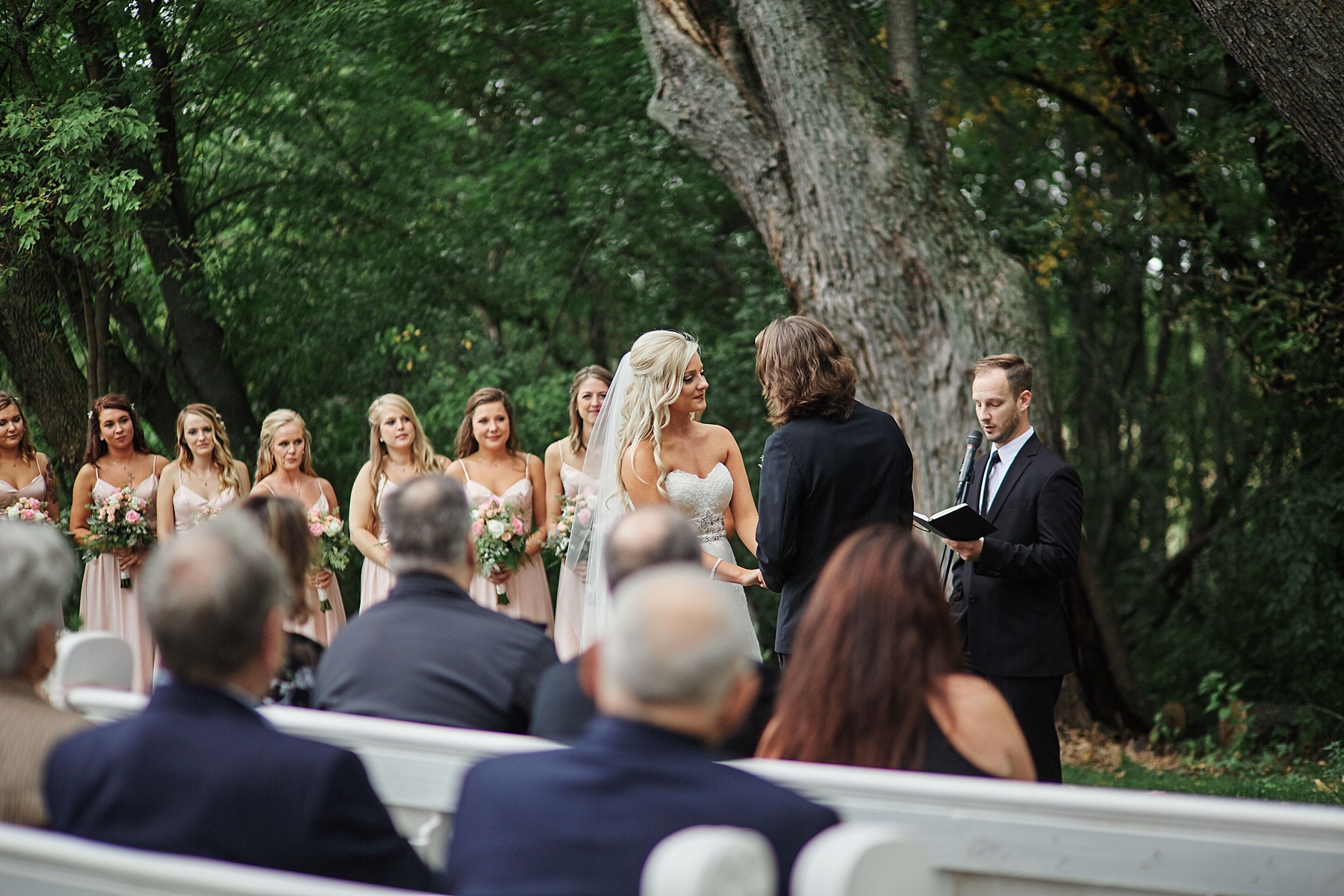 Bloom-Lake-Barn-Wedding-Schafer-Minnesota-Outdoor_0296.jpg