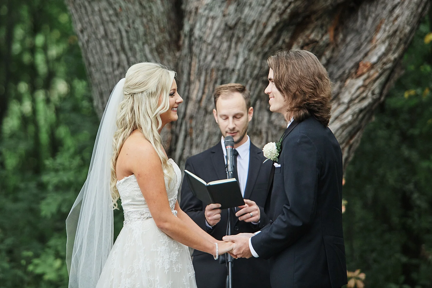 Bloom-Lake-Barn-Wedding-Schafer-Minnesota-Outdoor_0298.jpg