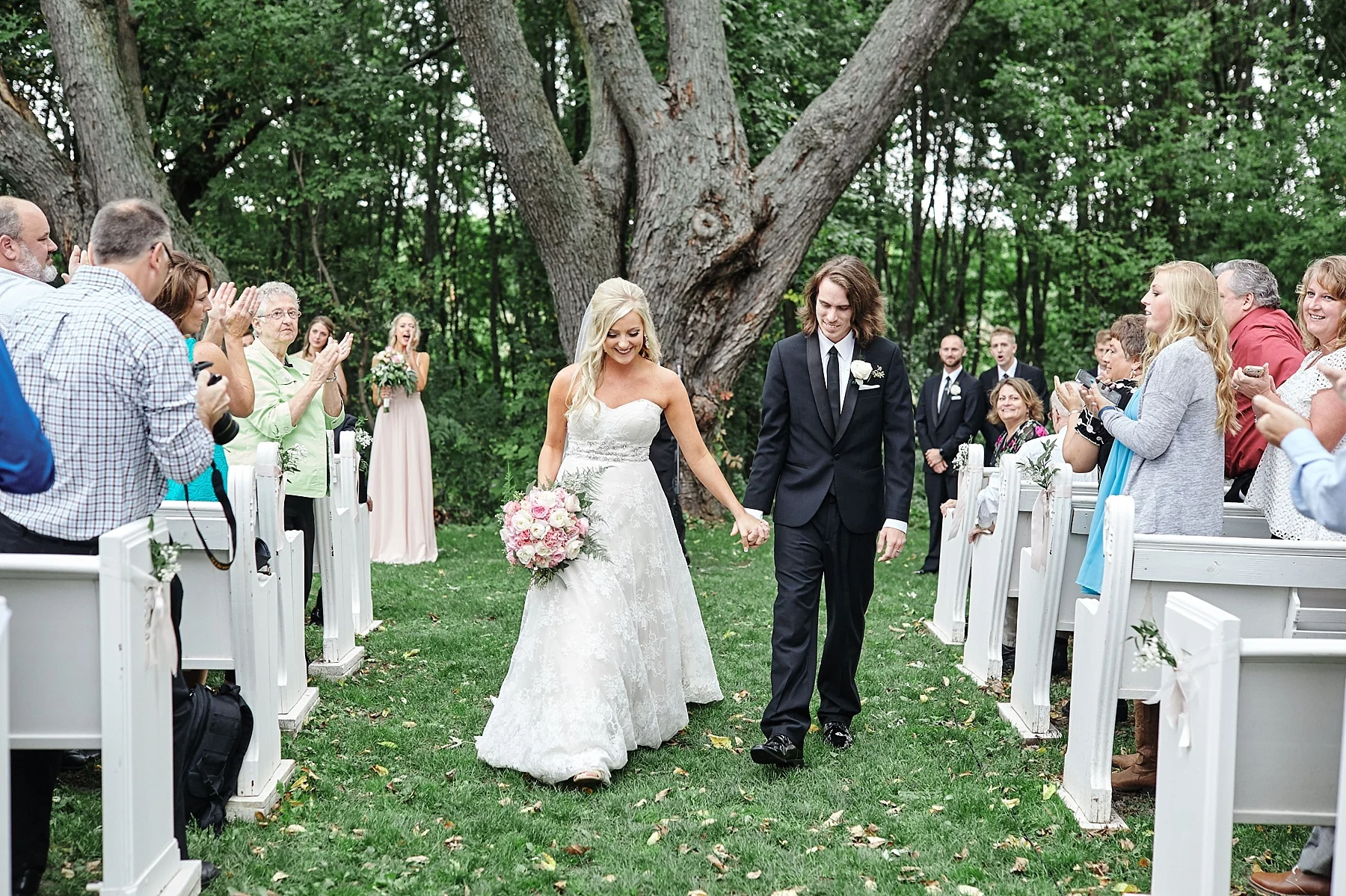 Bloom-Lake-Barn-Wedding-Schafer-Minnesota-Outdoor_0300.jpg