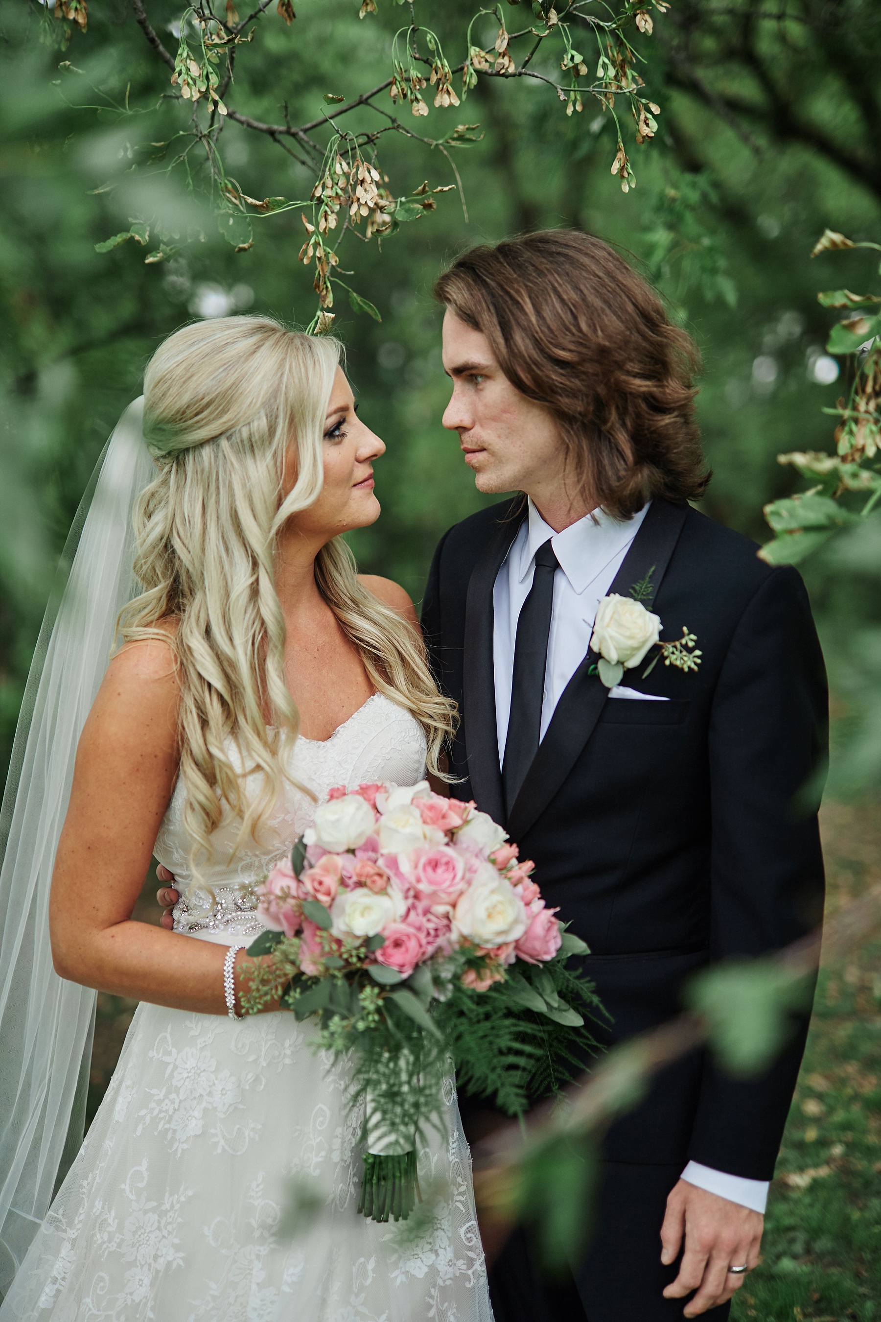 Bloom-Lake-Barn-Wedding-Schafer-Minnesota-Outdoor_0306.jpg