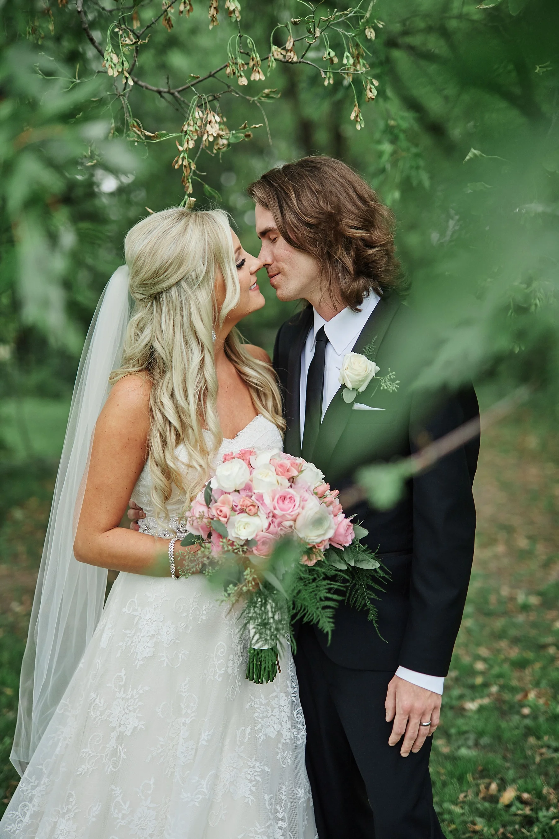 Bloom-Lake-Barn-Wedding-Schafer-Minnesota-Outdoor_0307.jpg