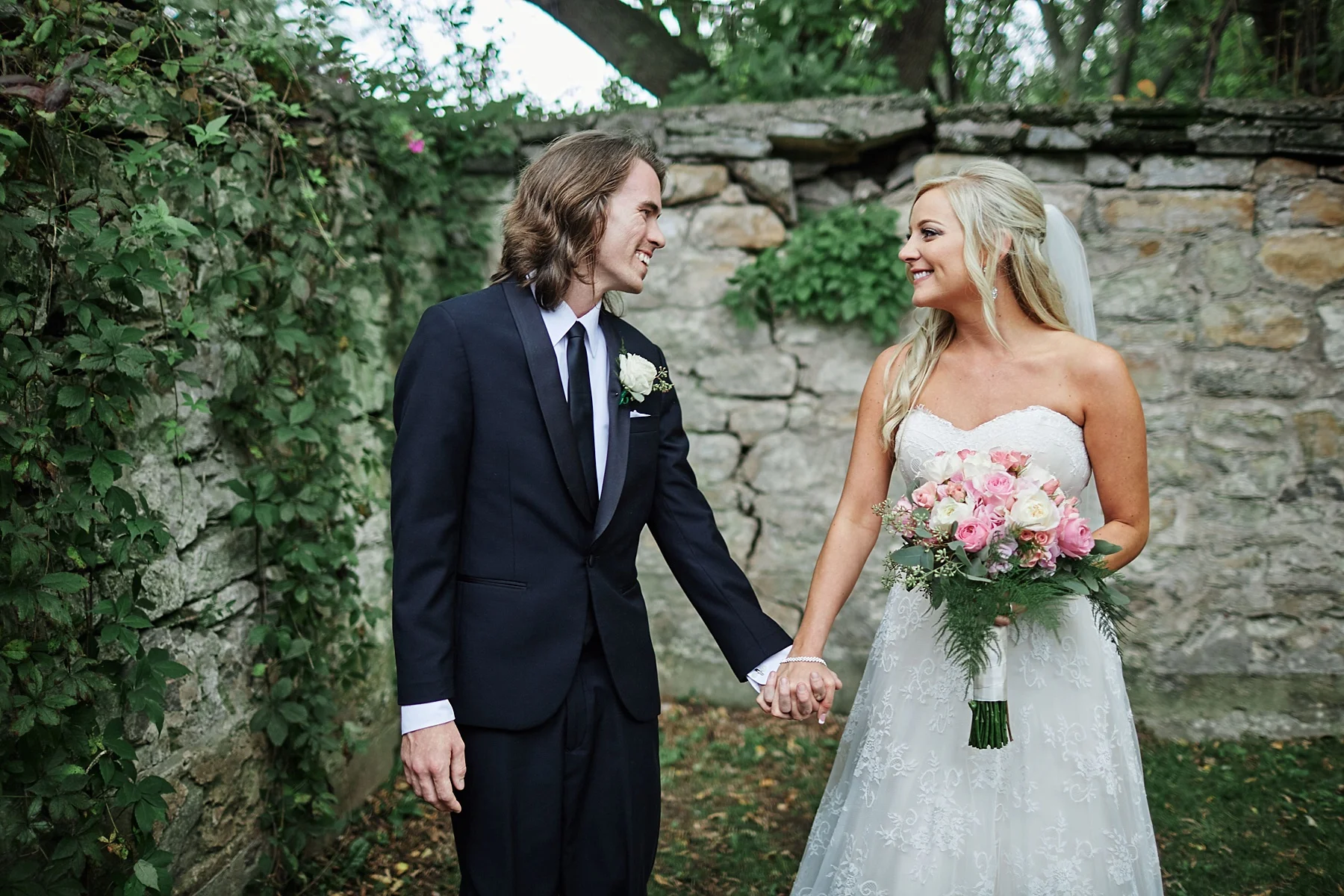 Bloom-Lake-Barn-Wedding-Schafer-Minnesota-Outdoor_0314.jpg