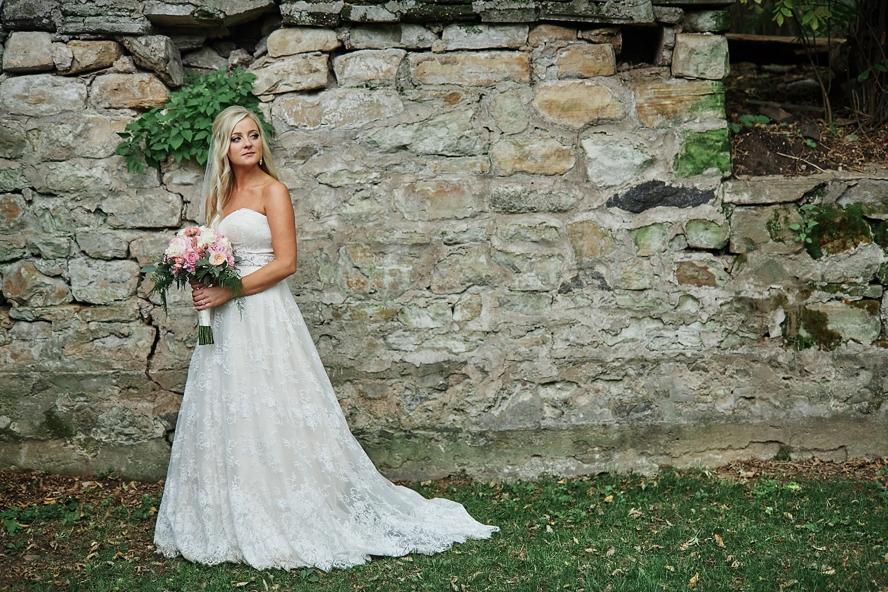 Bloom-Lake-Barn-Wedding-Schafer-Minnesota-Outdoor_0313.jpg