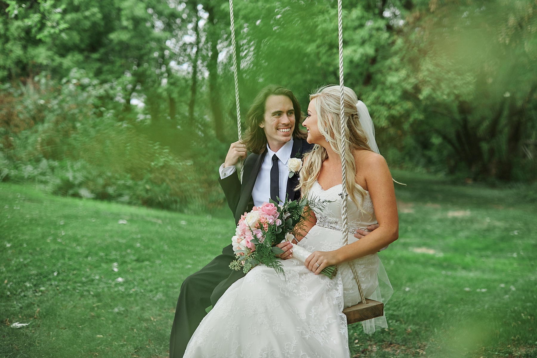 Bloom-Lake-Barn-Wedding-Schafer-Minnesota-Outdoor_0316.jpg