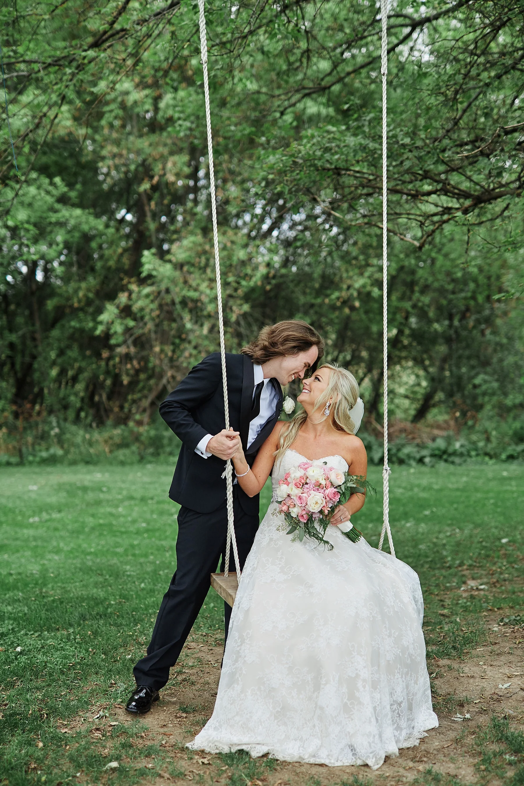 Bloom-Lake-Barn-Wedding-Schafer-Minnesota-Outdoor_0315.jpg