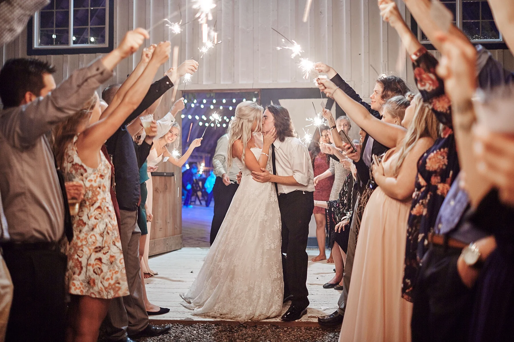 Bloom-Lake-Barn-Wedding-Schafer-Minnesota-Outdoor_0348.jpg