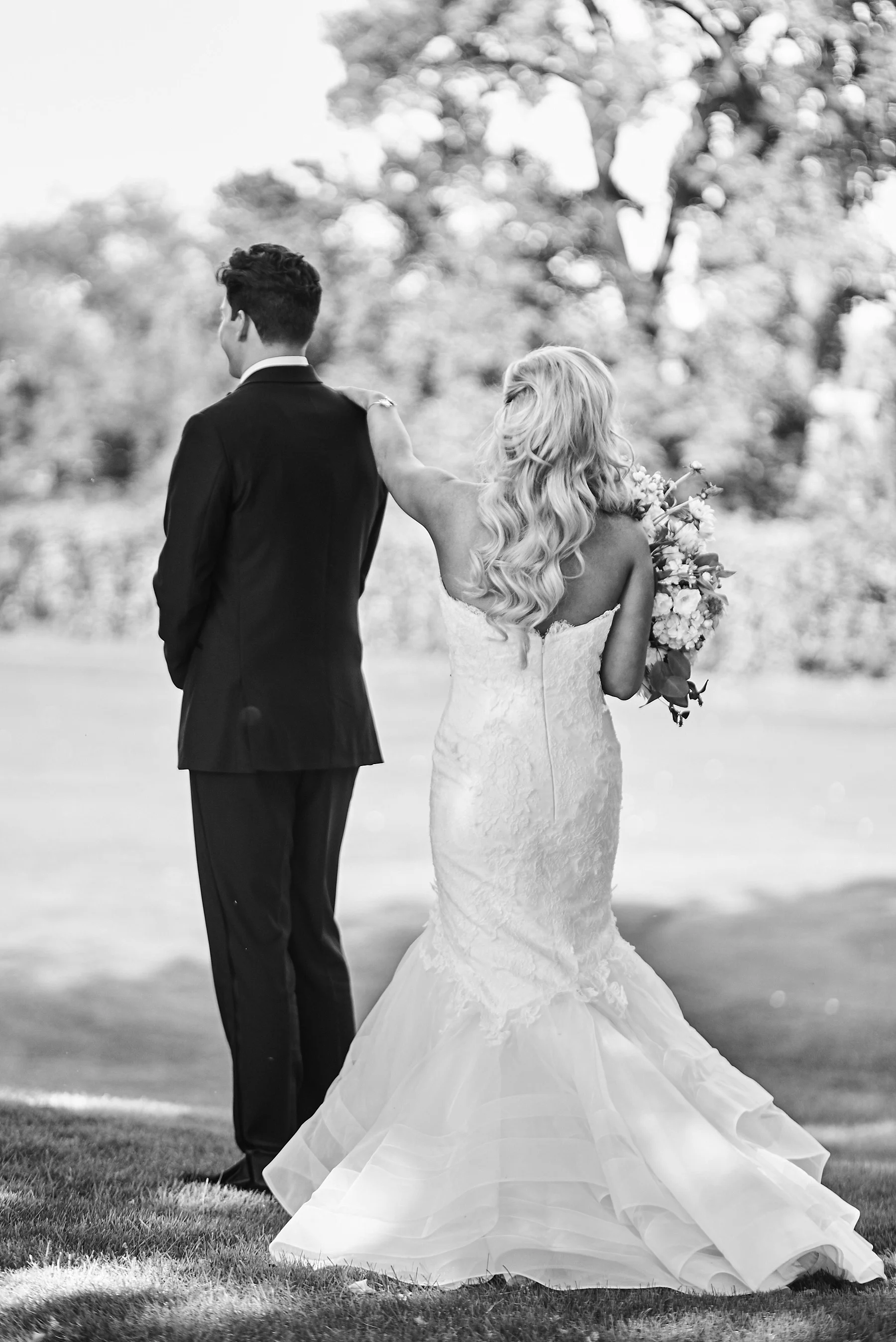 Lafayette-Club-Wedding-Wayzata-Minnesota-the-black-tux-go-glow-stuart-weutzman-lakumcollection-harvest-home-wayzata_0417.jpg