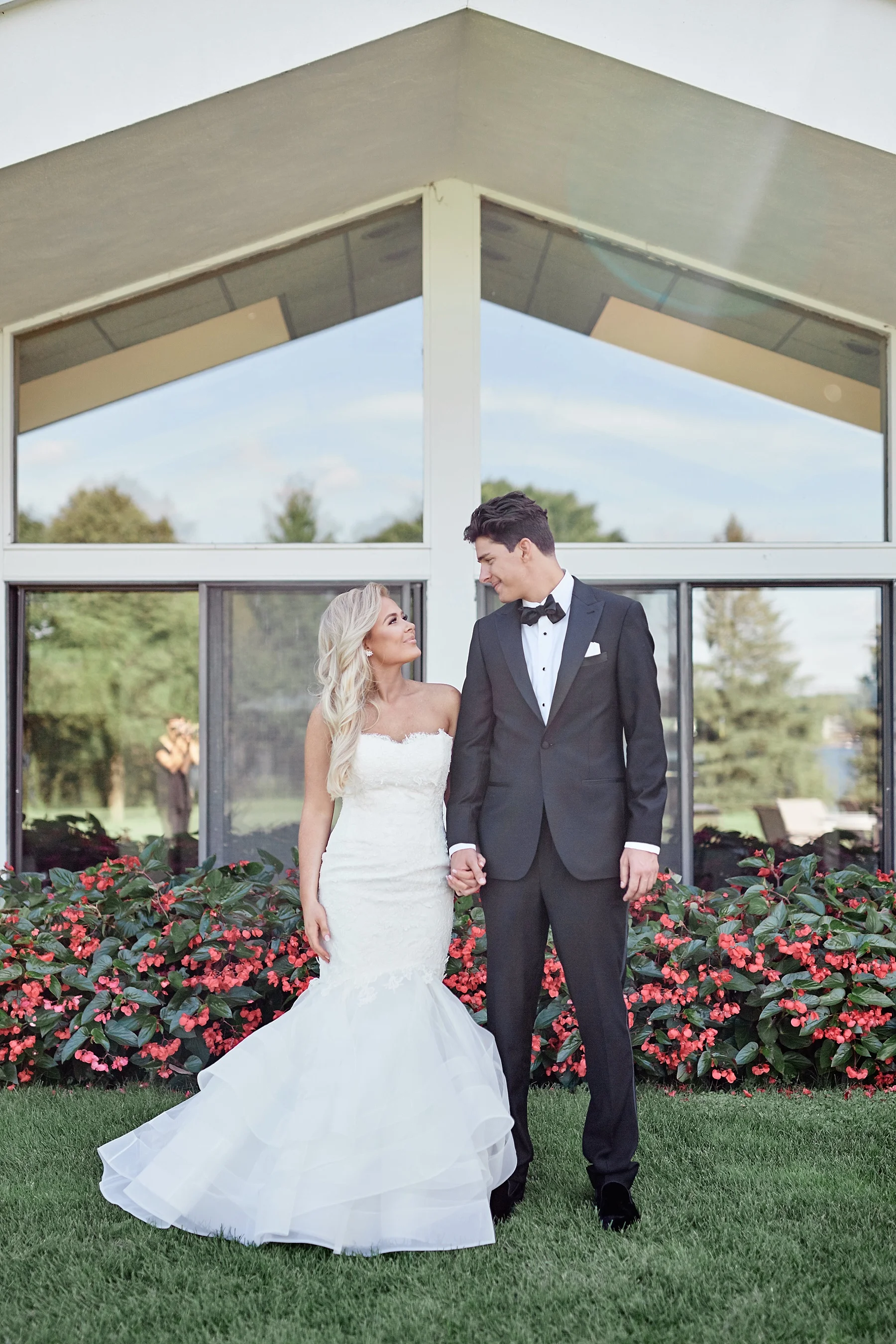 Lafayette-Club-Wedding-Wayzata-Minnesota-the-black-tux-go-glow-stuart-weutzman-lakumcollection-harvest-home-wayzata_0423.jpg