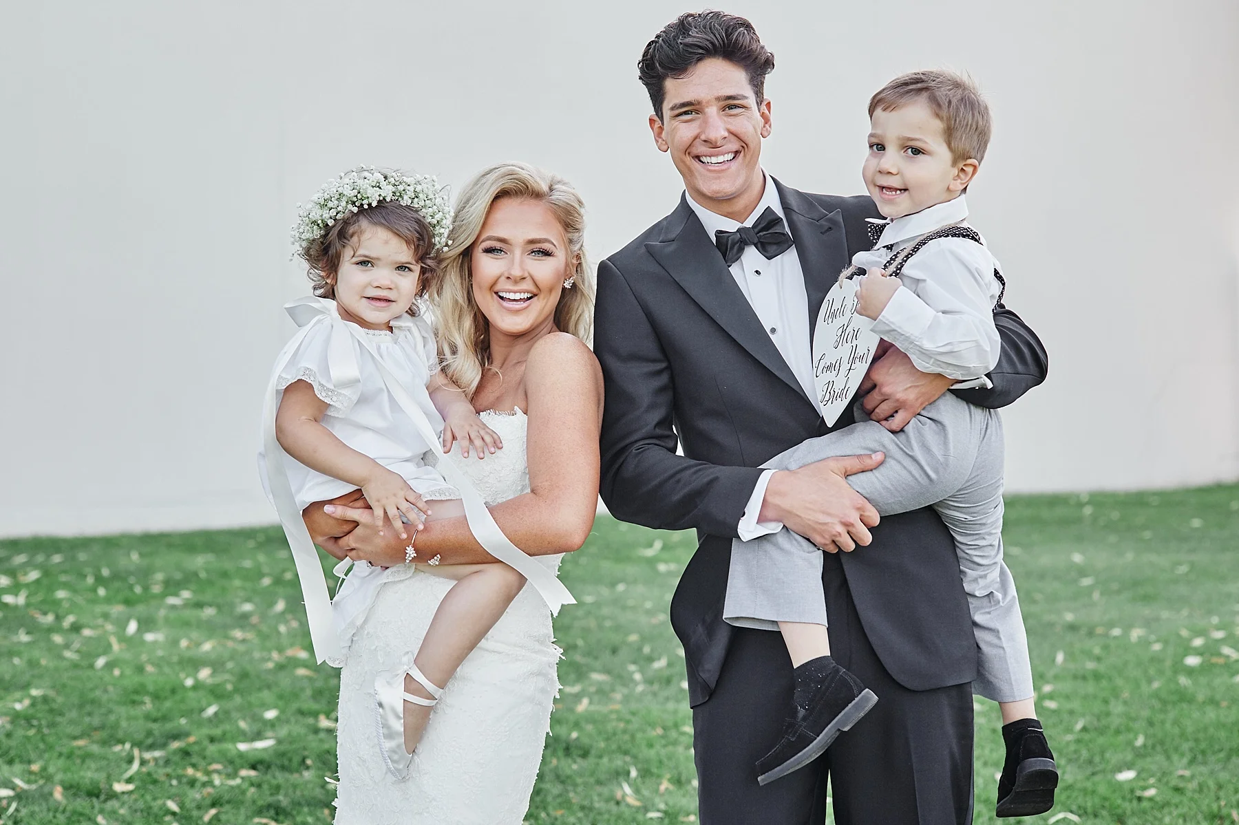 Lafayette-Club-Wedding-Wayzata-Minnesota-the-black-tux-go-glow-stuart-weutzman-lakumcollection-harvest-home-wayzata_0433.jpg