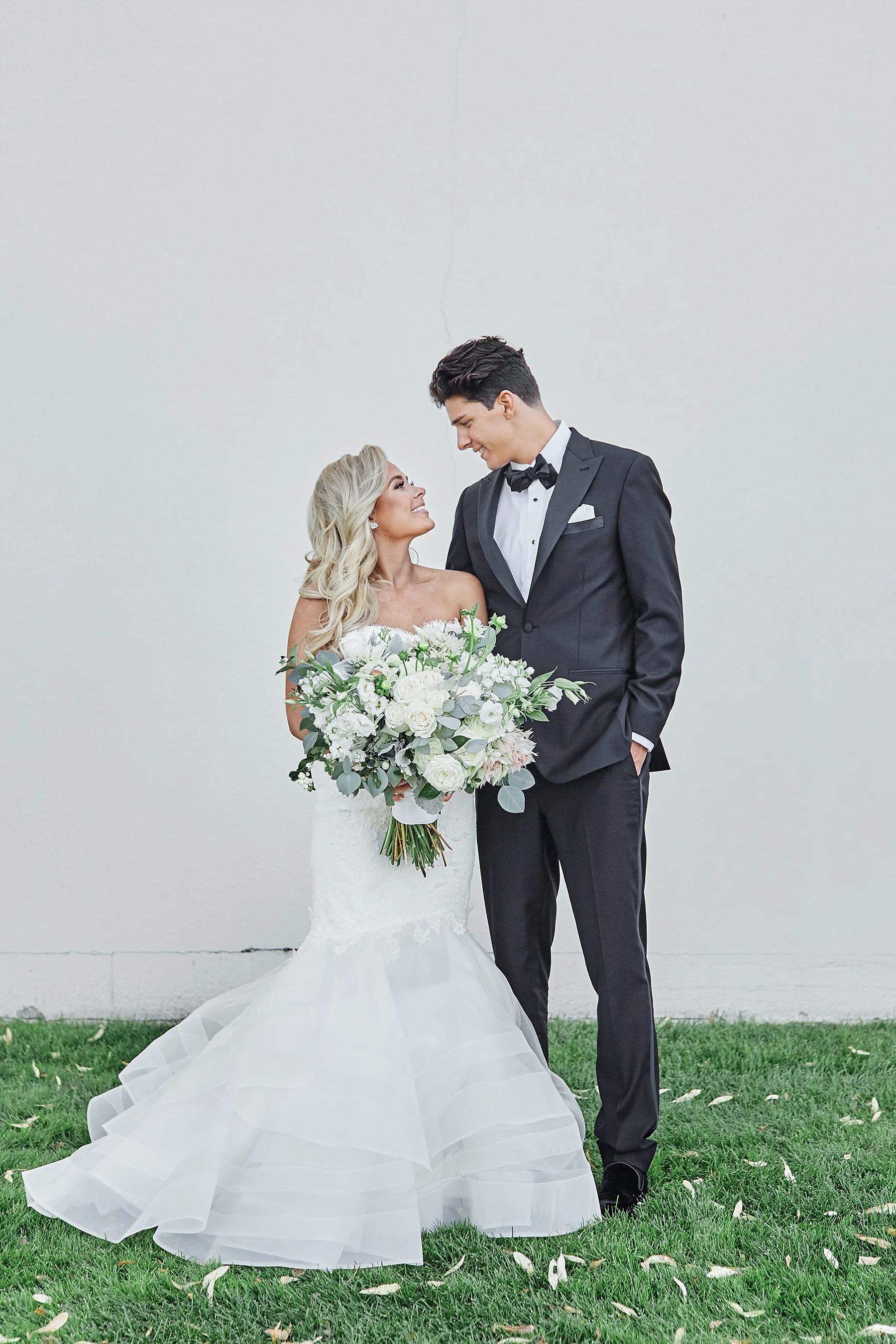 Lafayette-Club-Wedding-Wayzata-Minnesota-the-black-tux-go-glow-stuart-weutzman-lakumcollection-harvest-home-wayzata_0432.jpg