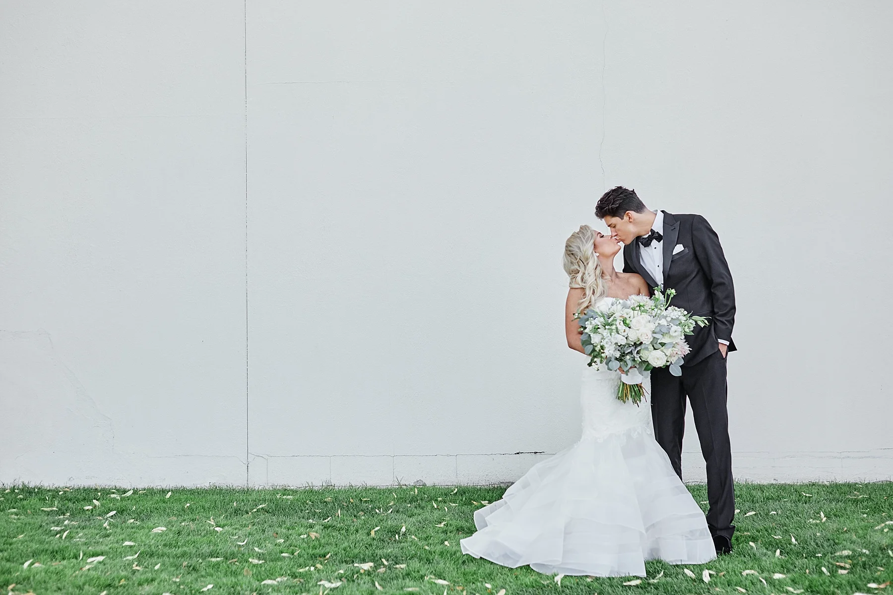 Lafayette-Club-Wedding-Wayzata-Minnesota-the-black-tux-go-glow-stuart-weutzman-lakumcollection-harvest-home-wayzata_0438.jpg