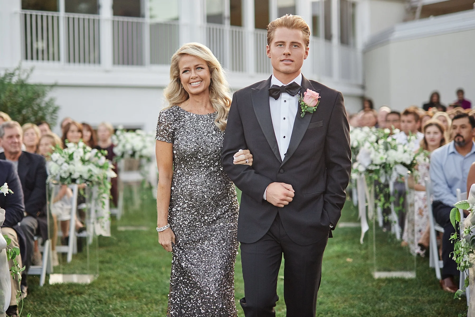 Lafayette-Club-Wedding-Wayzata-Minnesota-the-black-tux-go-glow-stuart-weutzman-lakumcollection-harvest-home-wayzata_0449.jpg