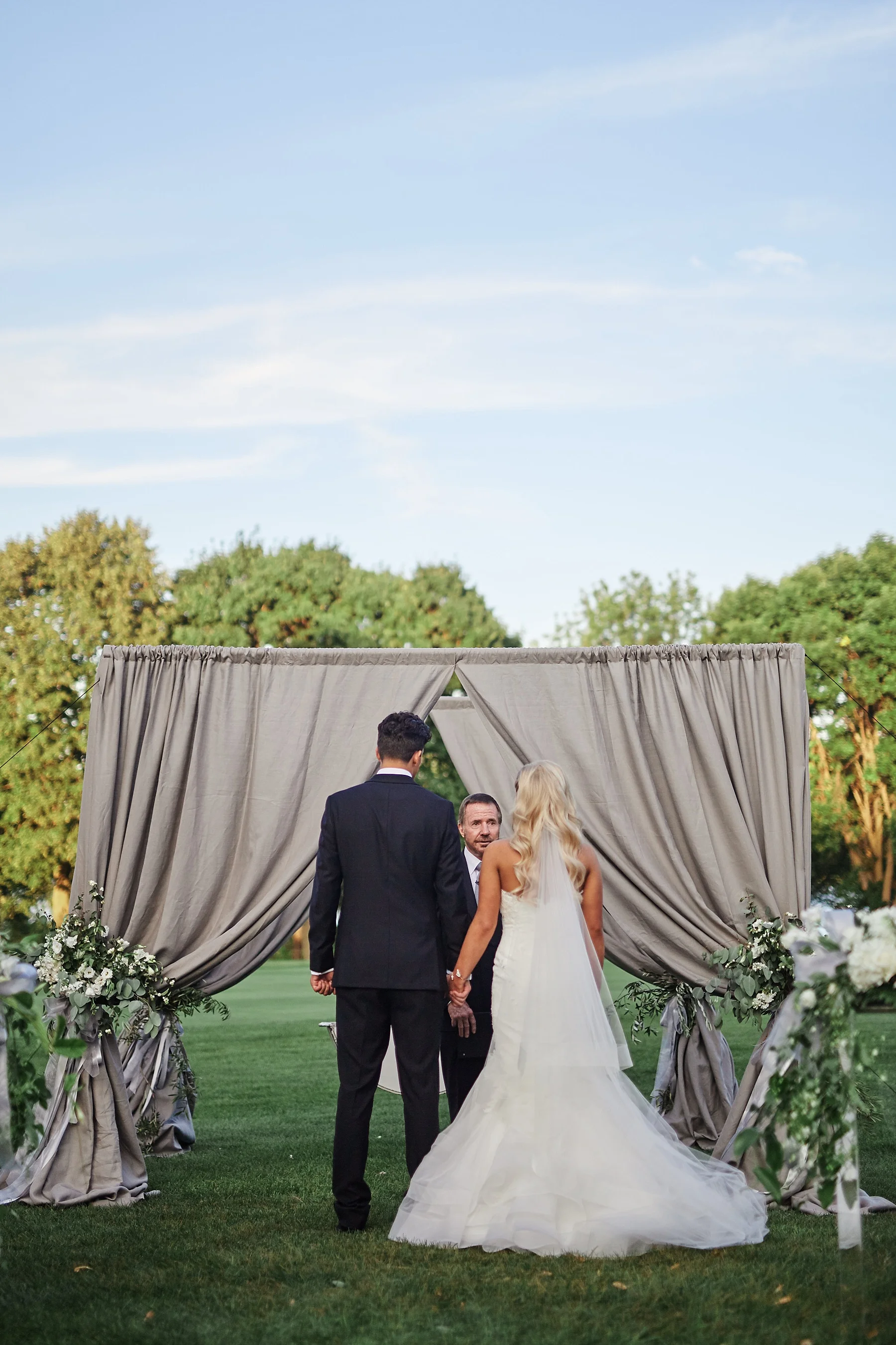 Lafayette-Club-Wedding-Wayzata-Minnesota-the-black-tux-go-glow-stuart-weutzman-lakumcollection-harvest-home-wayzata_0459.jpg