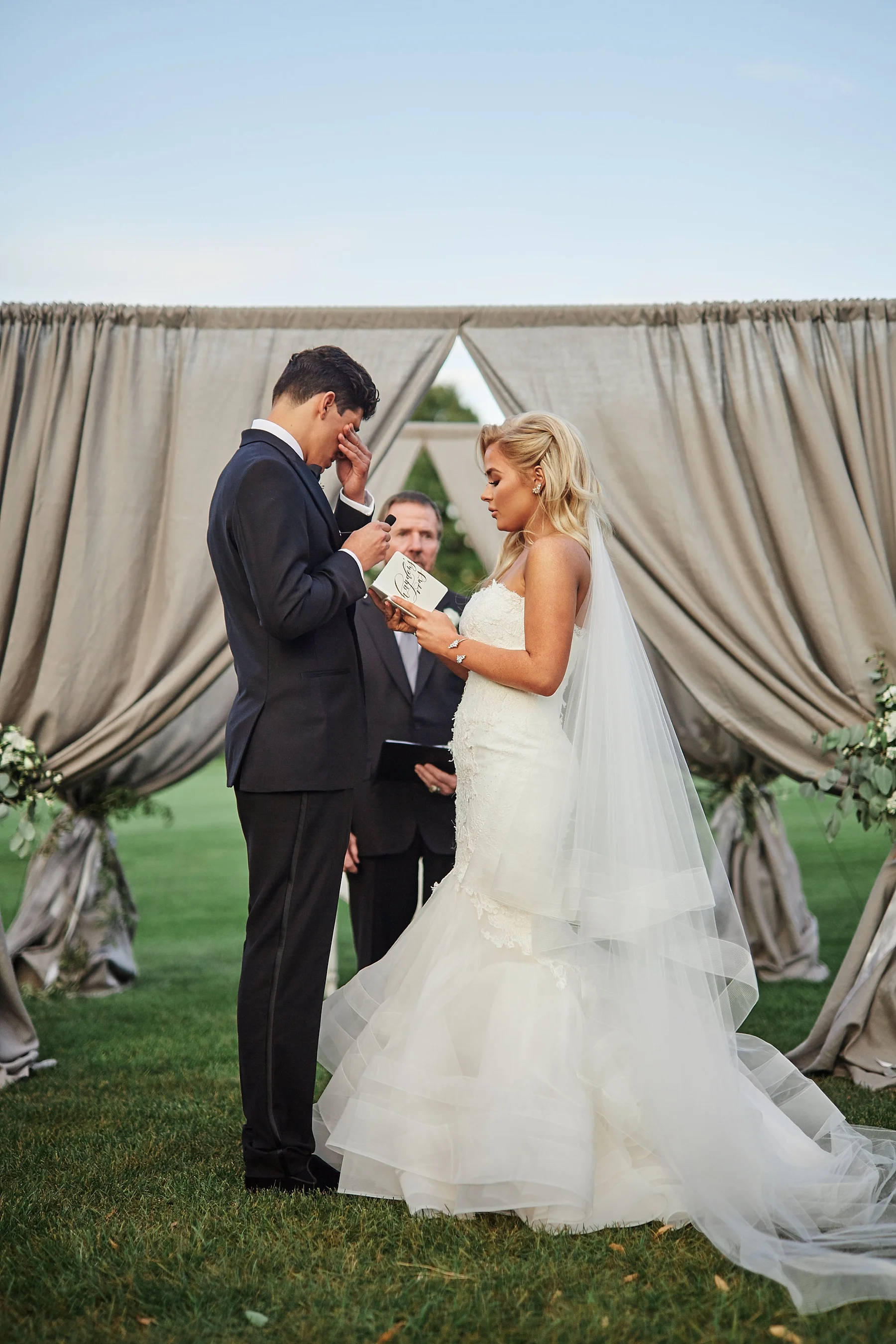 Lafayette-Club-Wedding-Wayzata-Minnesota-the-black-tux-go-glow-stuart-weutzman-lakumcollection-harvest-home-wayzata_0462.jpg