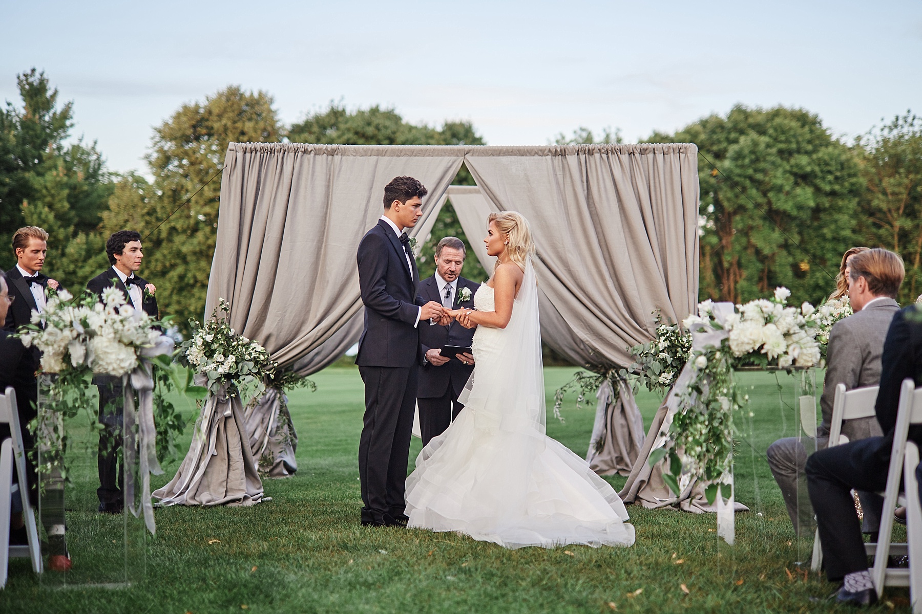 Lafayette-Club-Wedding-Wayzata-Minnesota-the-black-tux-go-glow-stuart-weutzman-lakumcollection-harvest-home-wayzata_0463.jpg