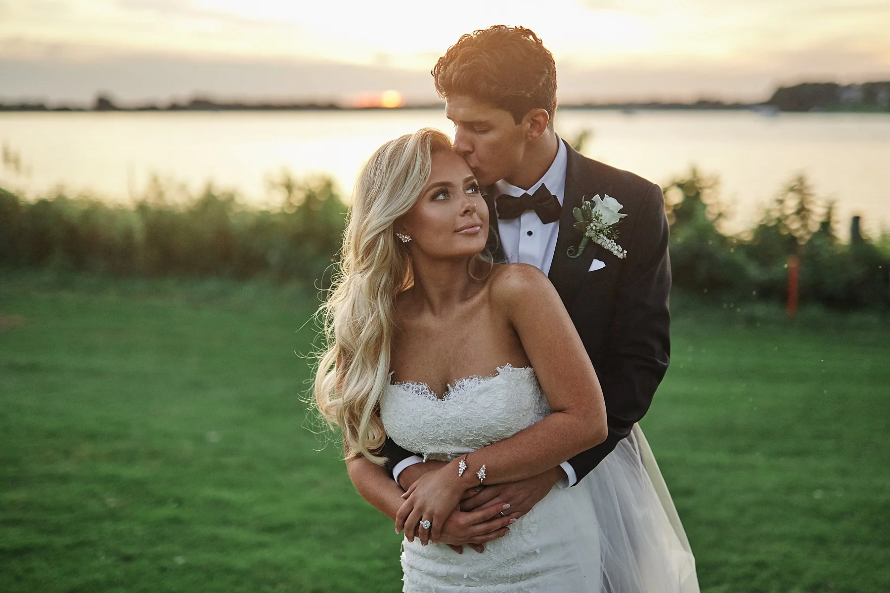 Lafayette-Club-Wedding-Wayzata-Minnesota-the-black-tux-go-glow-stuart-weutzman-lakumcollection-harvest-home-wayzata_0470.jpg