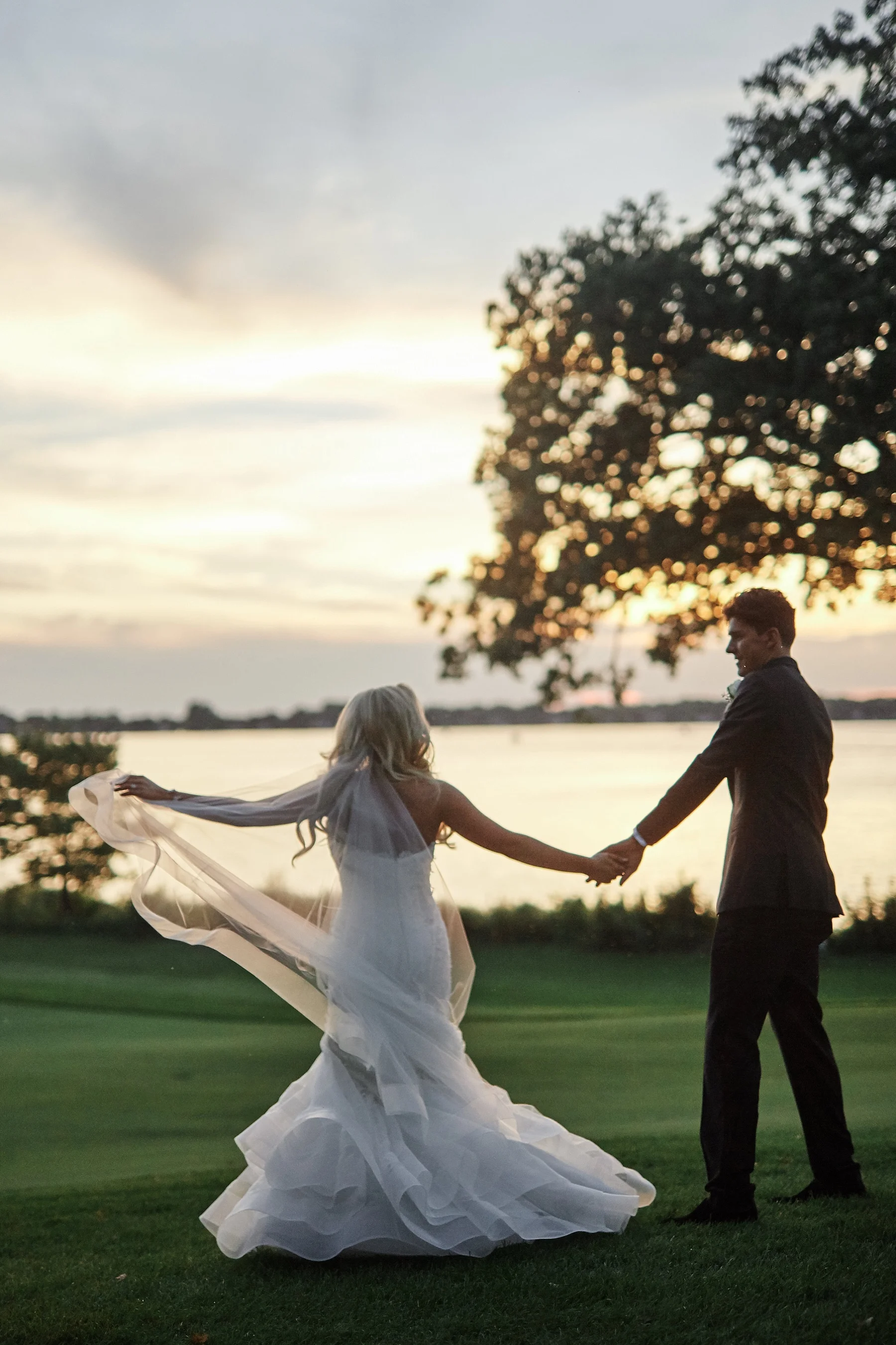 Lafayette-Club-Wedding-Wayzata-Minnesota-the-black-tux-go-glow-stuart-weutzman-lakumcollection-harvest-home-wayzata_0474.jpg