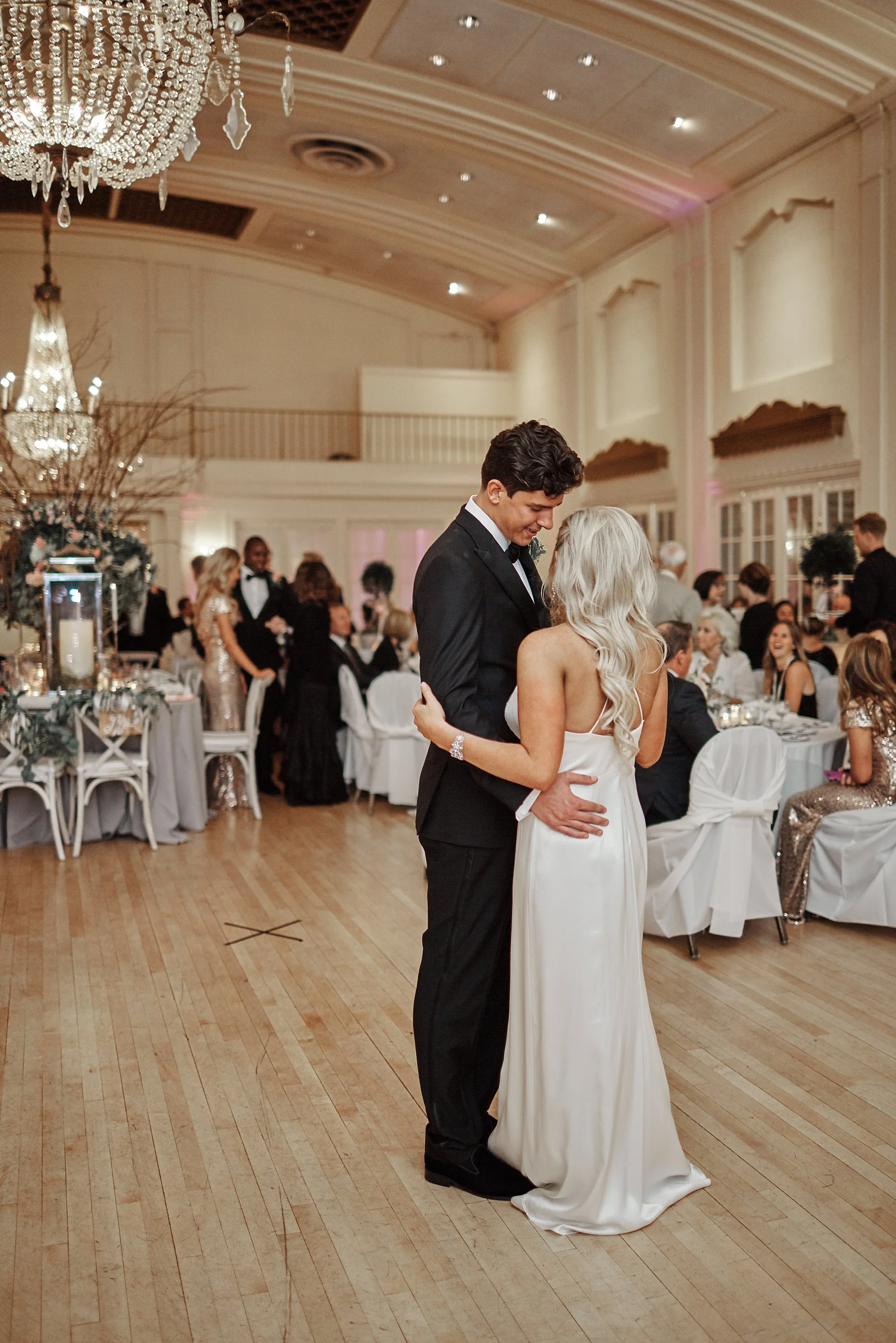 Lafayette-Club-Wedding-Wayzata-Minnesota-the-black-tux-go-glow-stuart-weutzman-lakumcollection-harvest-home-wayzata_0504.jpg