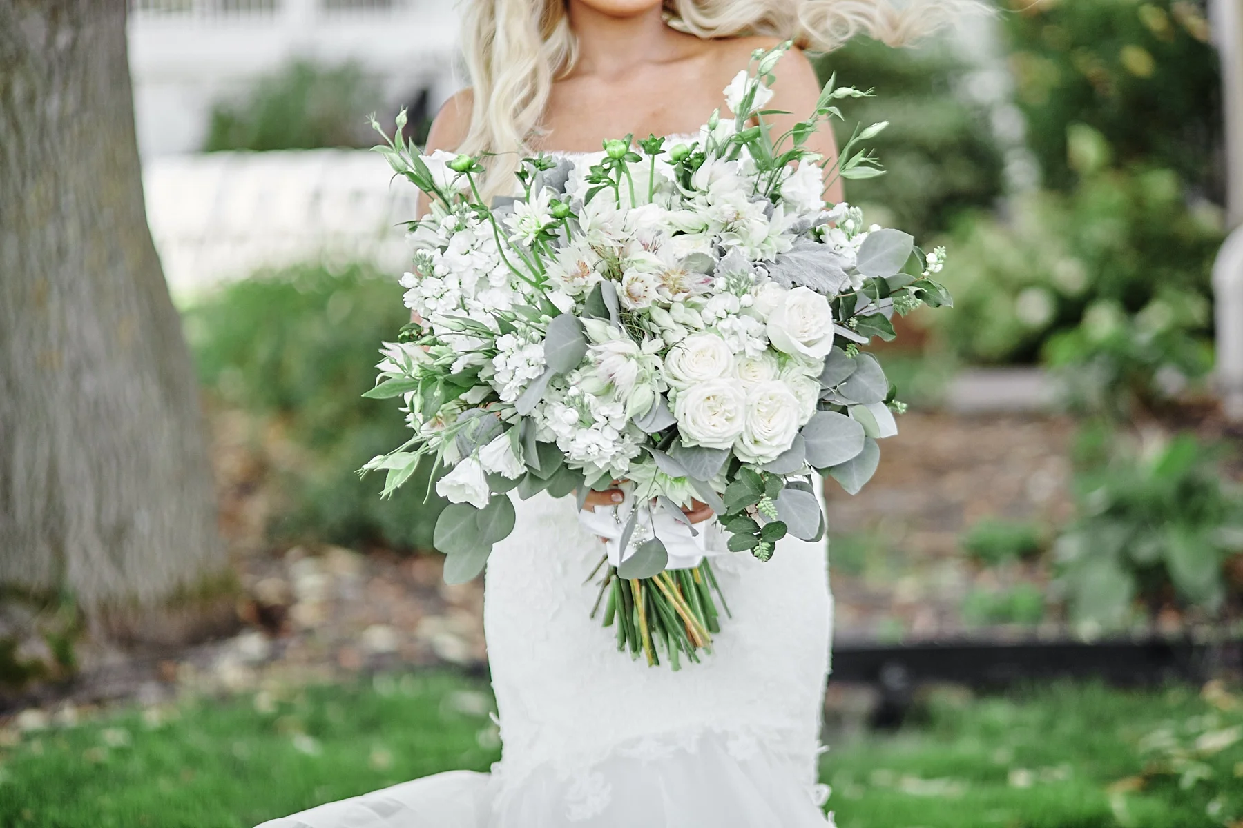 Lafayette-Club-Wedding-Wayzata-Minnesota-the-black-tux-go-glow-stuart-weutzman-lakumcollection-harvest-home-wayzata_0524.jpg